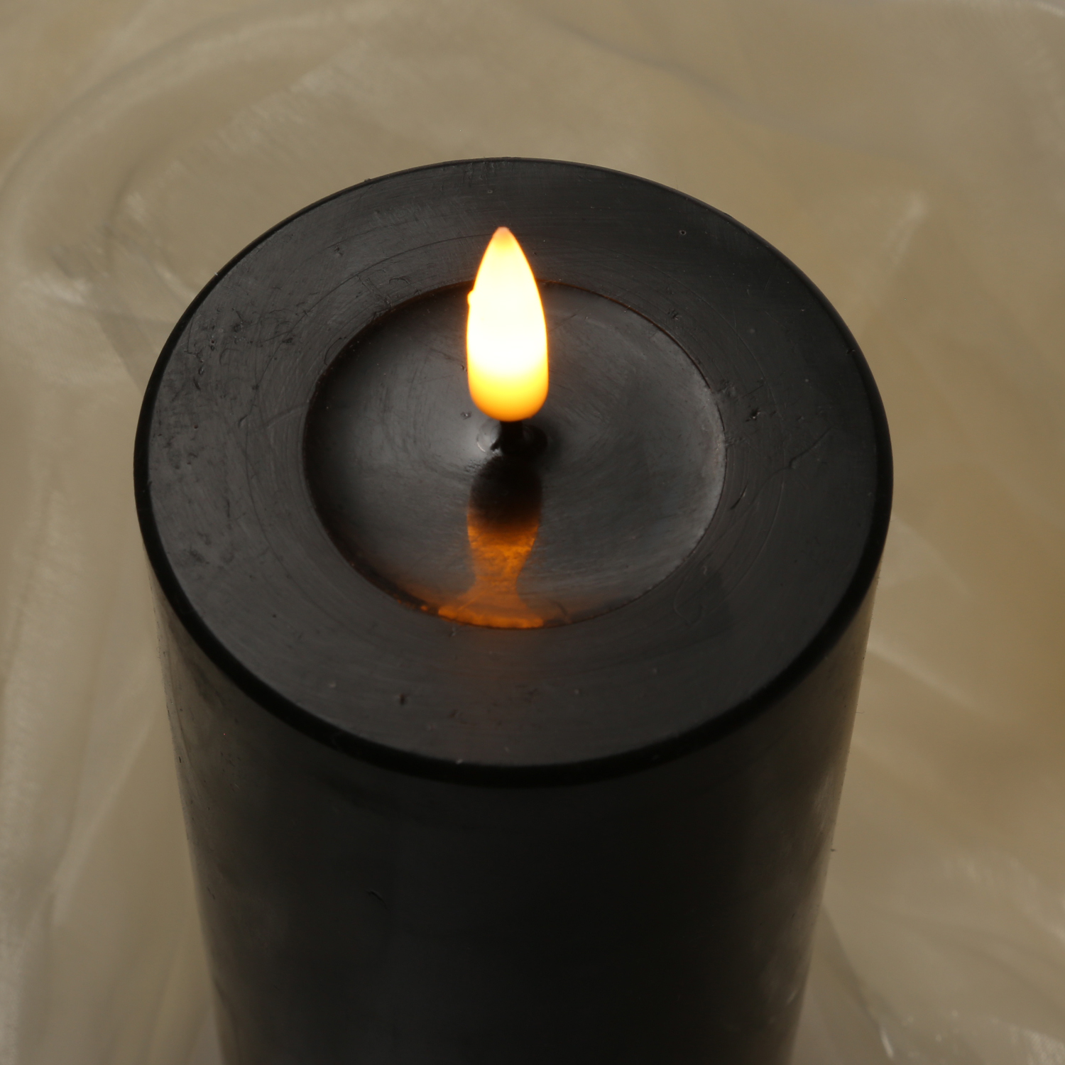 LED Stumpenkerze MIA - Echtwachs - realistische 3D Flamme - H: 15cm - Batteriebetrieb - schwarz LED Stumpenkerze MIA - Echtwachs - realistische 3D Flamme - H: 15cm - Batteriebetrieb - schwarz