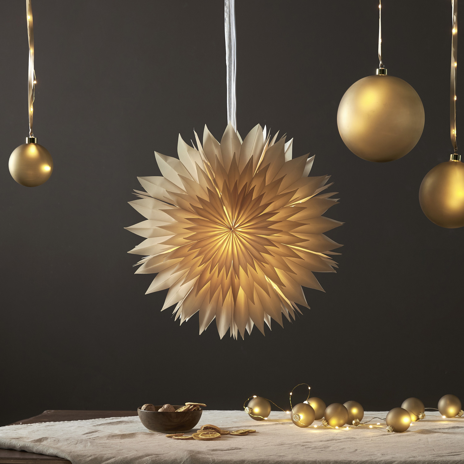 Papierstern EISBLUME - hängend - D: 50cm - mit Band - beige