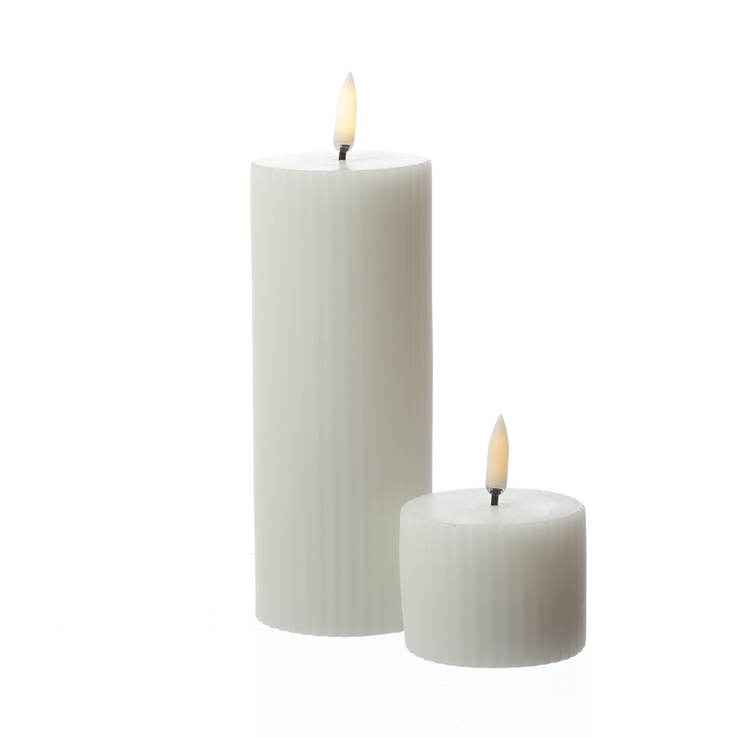 LED Kerze THEA - mit Rillen - Echtwachs - 3D Flamme - D: 5,8cm - H: 15,2cm - Timer - weiß LED Kerze THEA - mit Rillen - Echtwachs - 3D Flamme - D: 5,8cm - H: 15,2cm - Timer - weiß