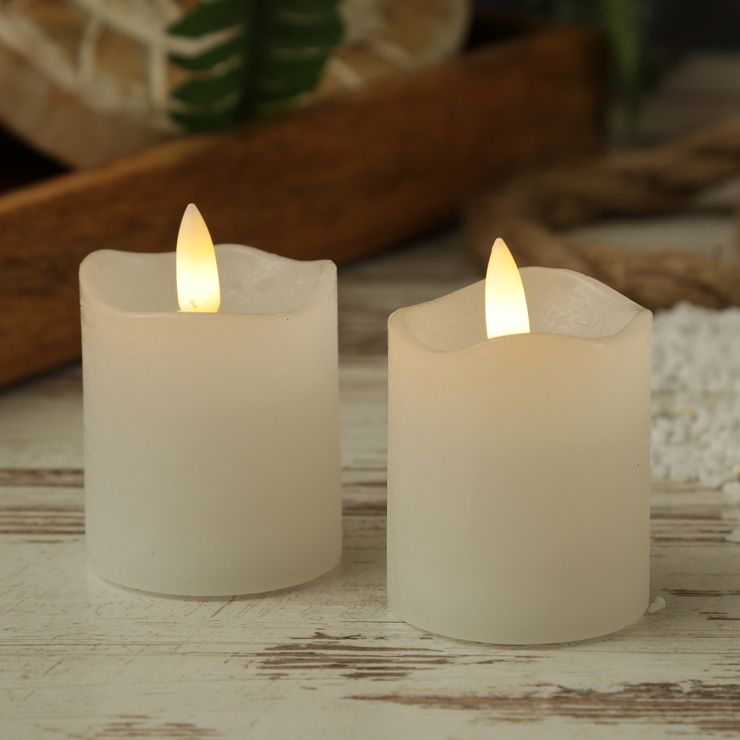 LED Stumpenkerze "Flamme" - Echtwachs - warmweiße Flamme - H: 7,5cm - Batterie inkl.-Timer - 2er Set LED Stumpenkerze "Flamme" - Echtwachs - warmweiße Flamme - H: 7,5cm - Batterie inkl.-Timer - 2er Set