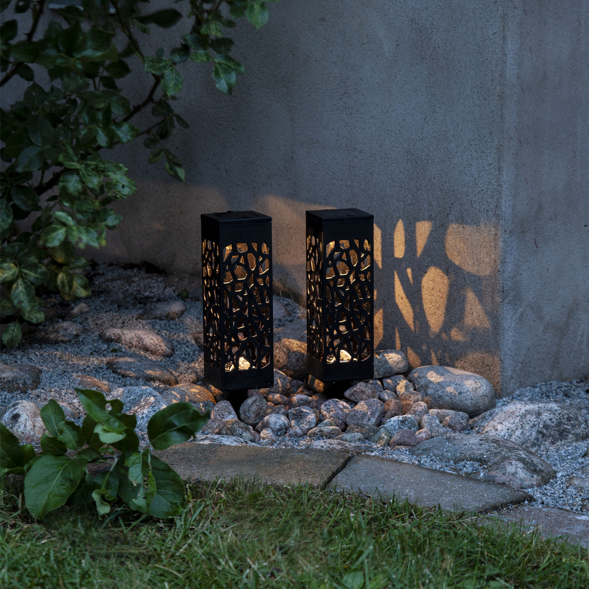 LED Solar Wegleuchte - warmweiße LED - H: 18cm -  Dämmerungssensor - schwarz - 2er Set LED Solar Wegleuchte - warmweiße LED - H: 18cm -  Dämmerungssensor - schwarz - 2er Set