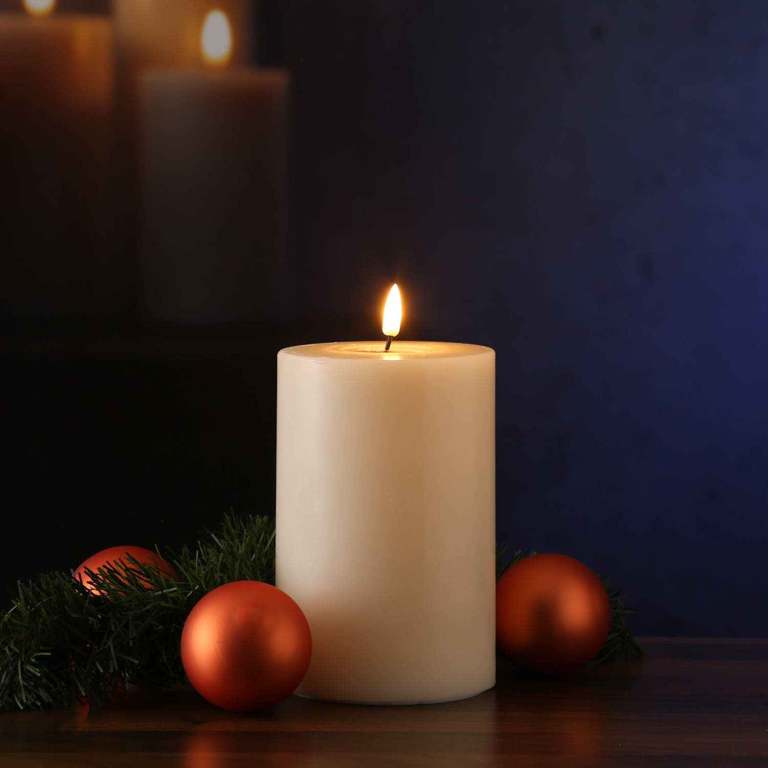 LED Stumpenkerze MIA - Echtwachs - realistische 3D Flamme - H: 15cm D:10cm - Batteriebetrieb - creme LED Stumpenkerze MIA - Echtwachs - realistische 3D Flamme - H: 15cm D:10cm - Batteriebetrieb - creme