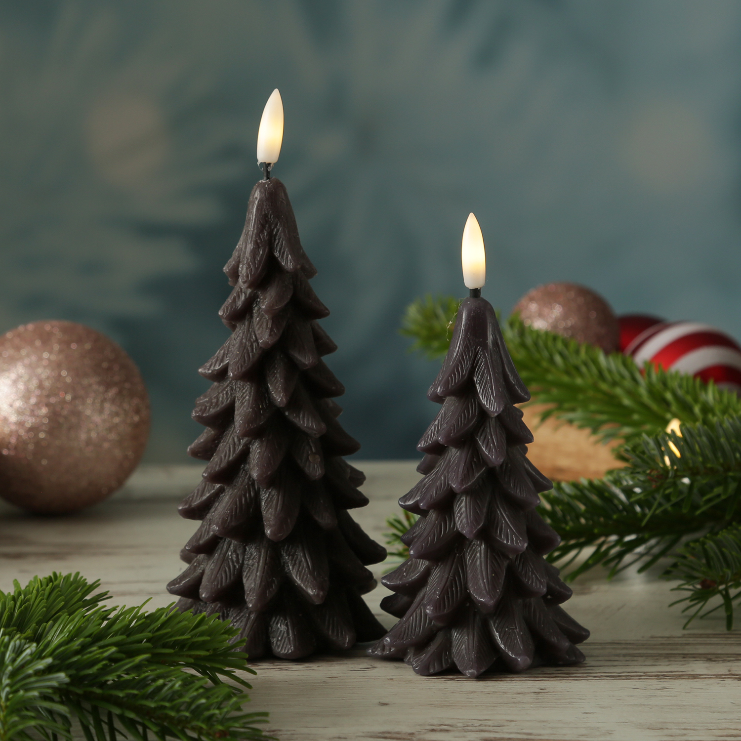 LED Kerze Tannenbaum - Echtwachs - 3D Flamme - inkl. Batterie - H: 16cm - Timer - grau LED Kerze Tannenbaum - Echtwachs - 3D Flamme - inkl. Batterie - H: 16cm - Timer - grau