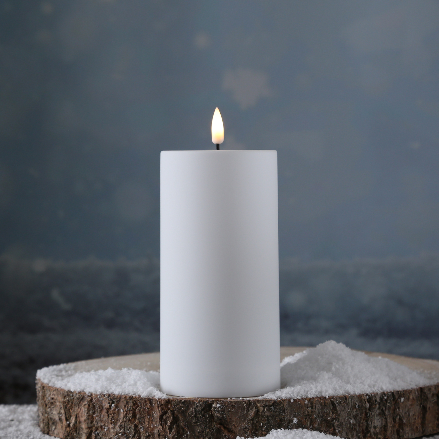 LED Stumpenkerze MIA - Kunststoff - realistische 3D Flamme - H: 15cm - outdoor - weiß LED Stumpenkerze MIA - Kunststoff - realistische 3D Flamme - H: 15cm - outdoor - weiß