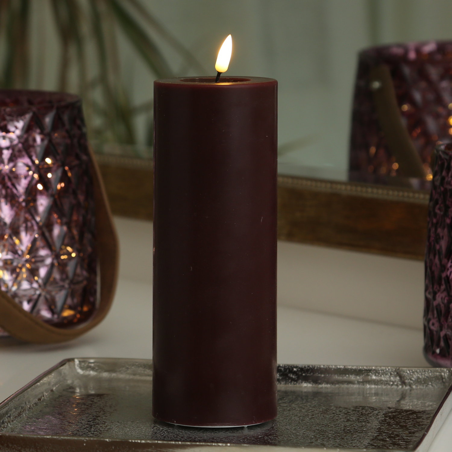 LED Stumpenkerze MIA - Echtwachs - realistische 3D Flamme - H: 20cm - D: 7,5cm - weinrot LED Stumpenkerze MIA - Echtwachs - realistische 3D Flamme - H: 20cm - D: 7,5cm - weinrot