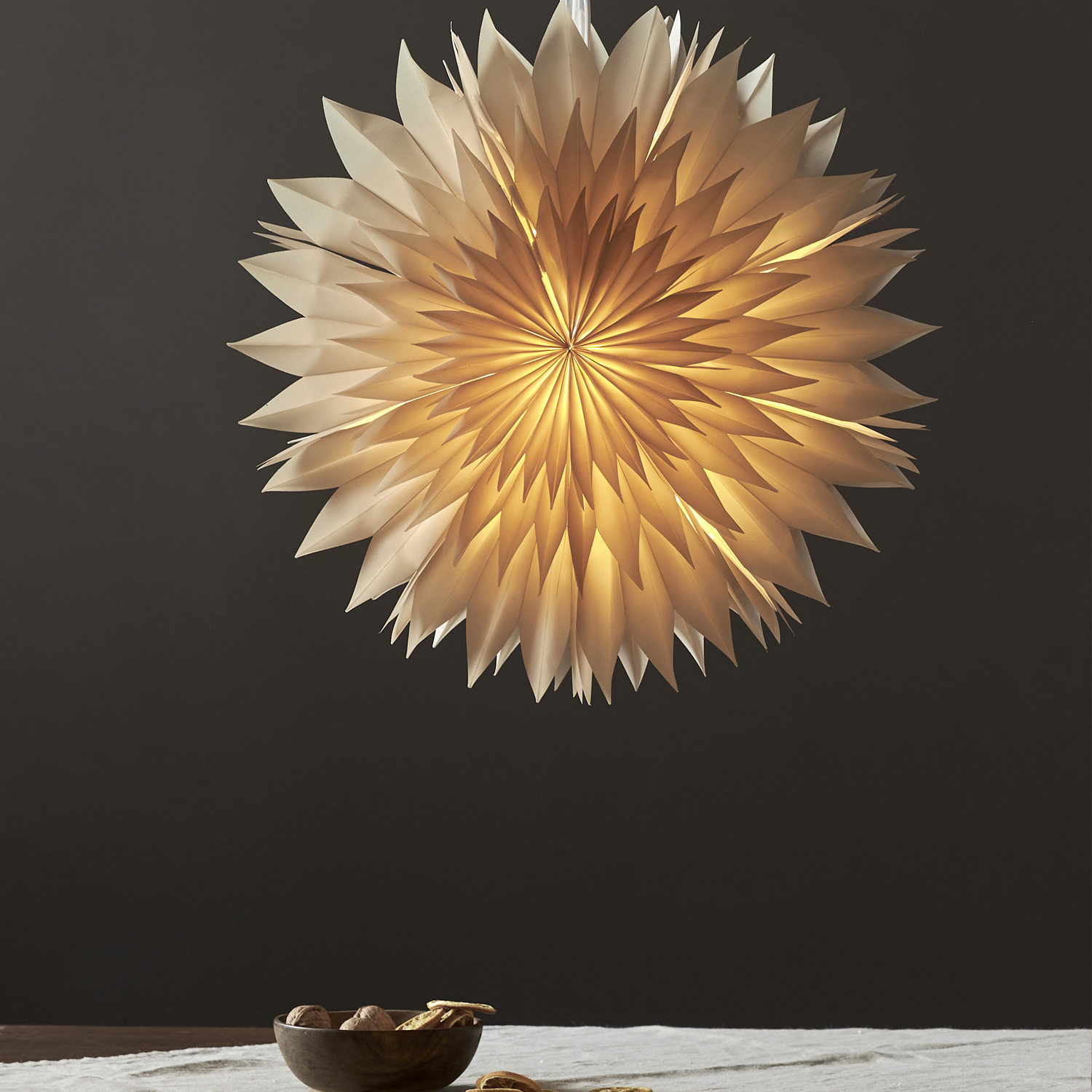 Papierstern EISBLUME - hängend - D: 50cm - mit Band - beige