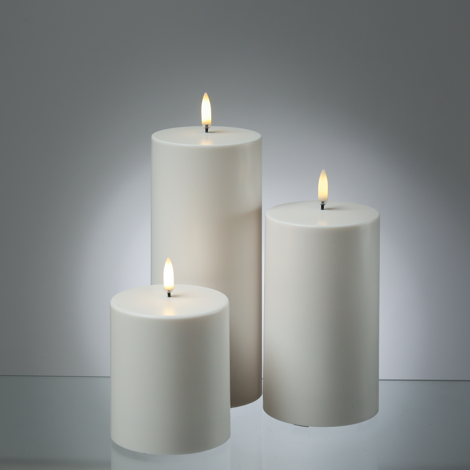 LED Kerzenset THEA - Kunststoff - 3 Größen - inkl. Batterien/Fernb. - bis zu 2500 Std. - für Außen LED Kerzenset THEA - Kunststoff - 3 Größen - inkl. Batterien/Fernb. - bis zu 2500 Std. - für Außen