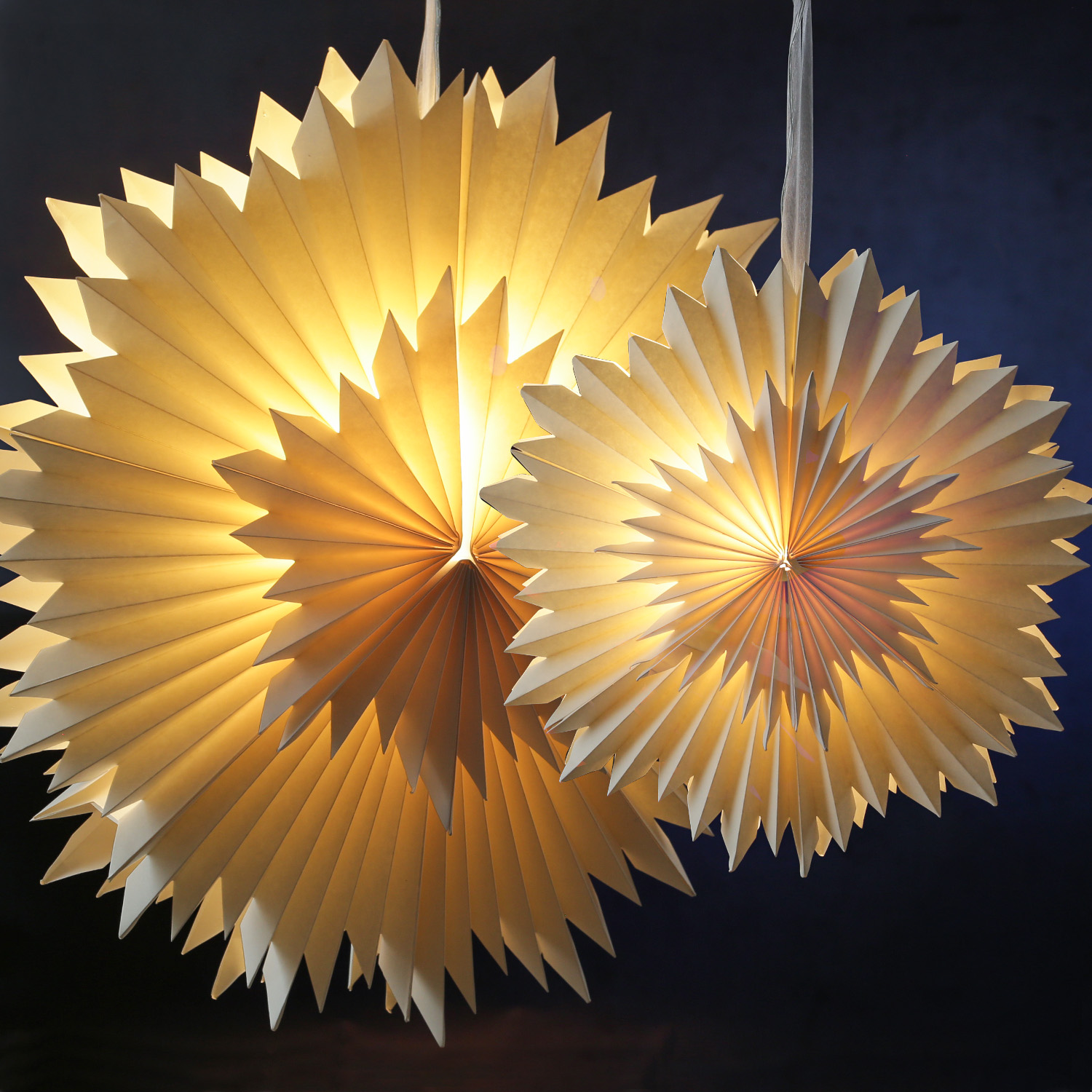 LED Papierstern EISBLUME - hängend - inkl. Kabel und LED Leuchtmittel - Timer - D: 60cm - weiß LED Papierstern EISBLUME - hängend - inkl. Kabel und LED Leuchtmittel - Timer - D: 60cm - weiß