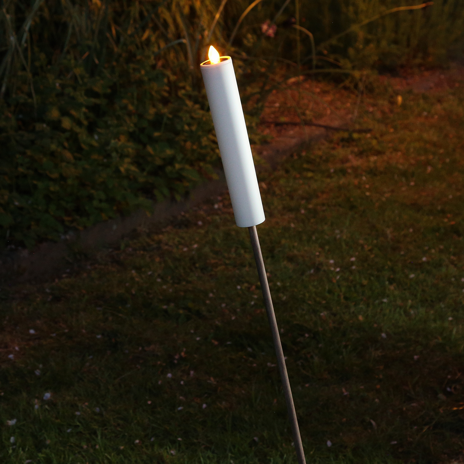 LED Solar Stabkerze - Gartenstecker - gelbe LED - H: 98cm - Dämmerungssensor - weiß LED Solar Stabkerze - Gartenstecker - gelbe LED - H: 98cm - Dämmerungssensor - weiß