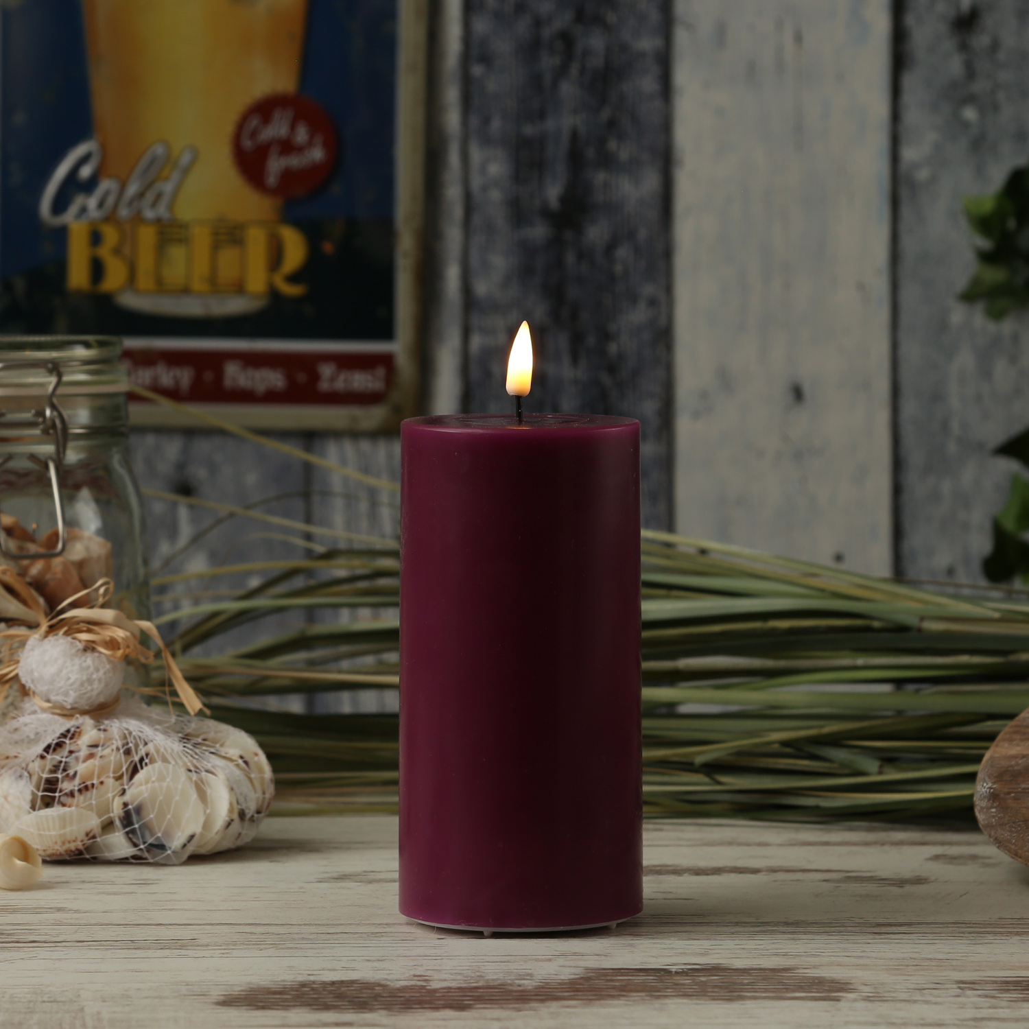 LED Stumpenkerze MIA - Echtwachs - realistische 3D Flamme - H: 15cm - D: 7,5cm - beere LED Stumpenkerze MIA - Echtwachs - realistische 3D Flamme - H: 15cm - D: 7,5cm - beere