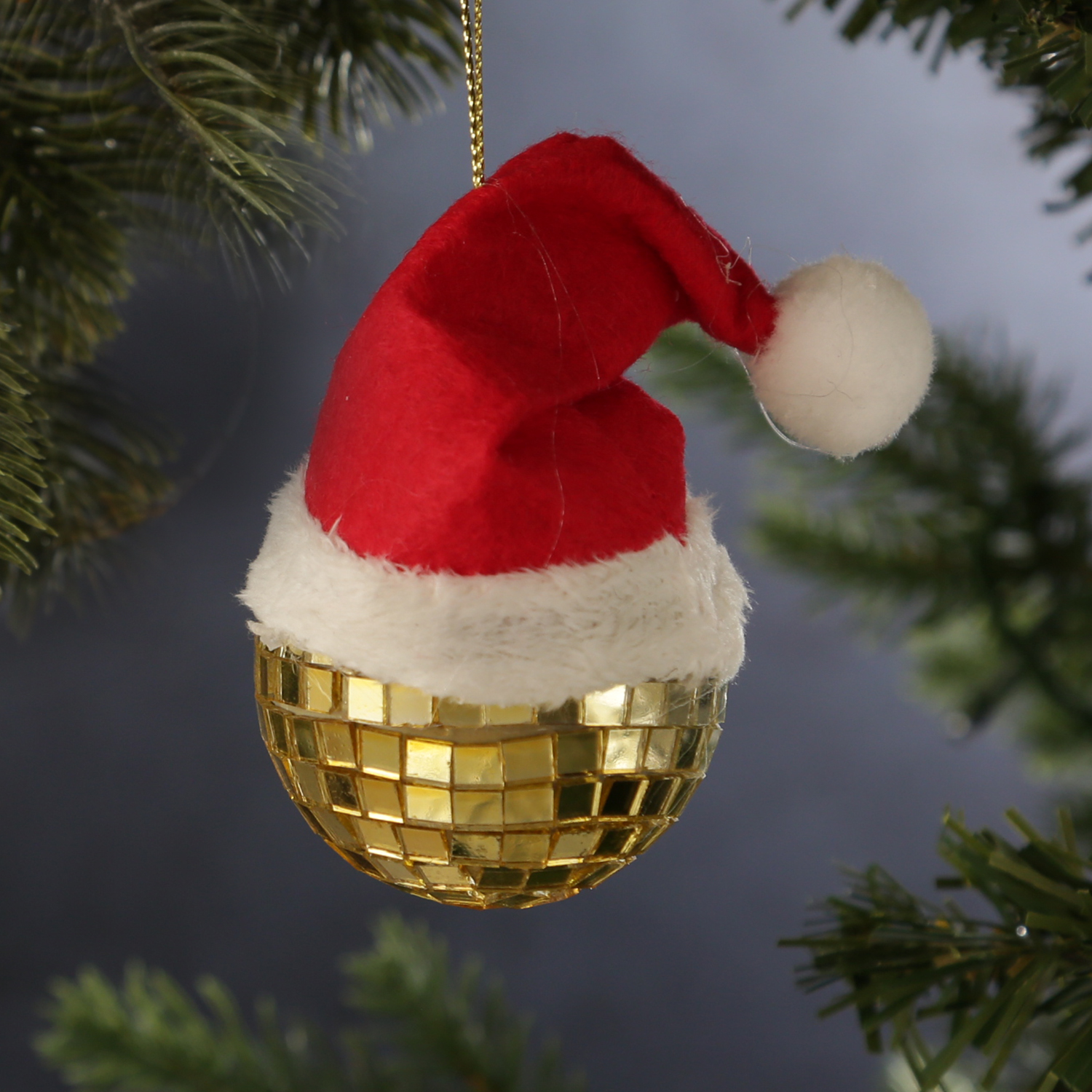 Weihnachtsbaumschmuck DISCOKUGEL mit Nikolausmütze - H: 7cm - gold Weihnachtsbaumschmuck DISCOKUGEL mit Nikolausmütze - H: 7cm - gold