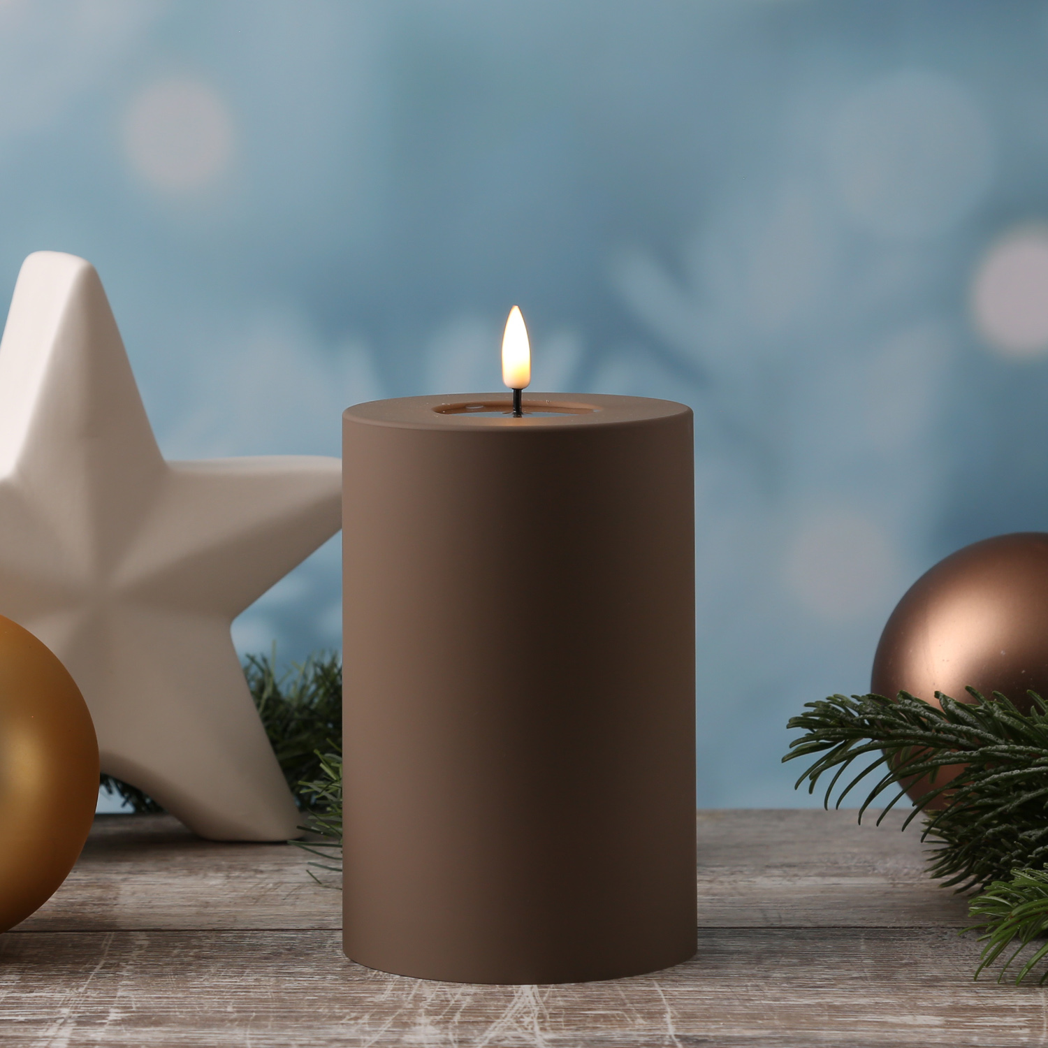 LED Stumpenkerze MIA - Kunststoff - realistische 3D Flamme - H: 15cm - D: 10cm - für Außen - mokka