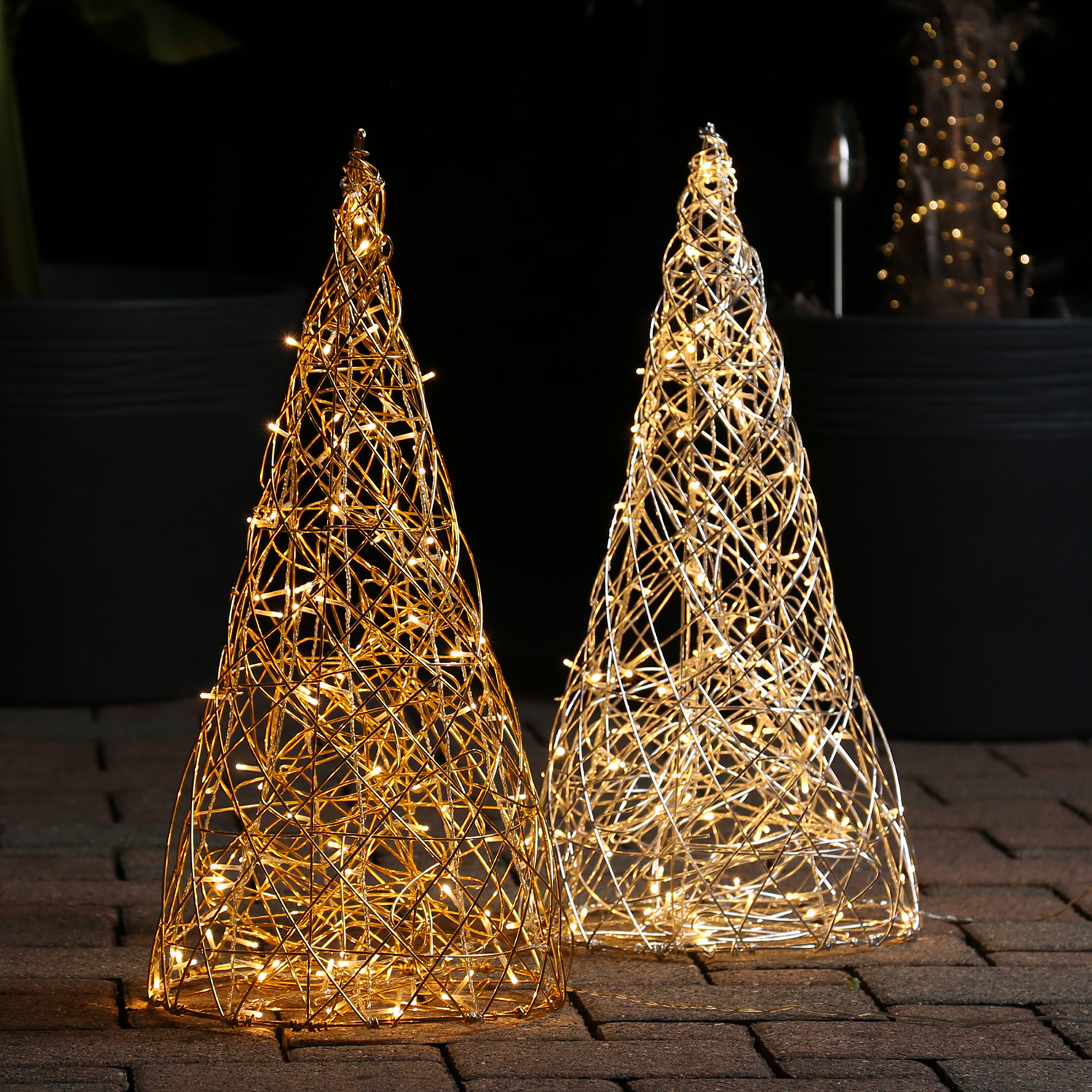 LED 3D Kegel - Gartenleuchte - Drahtleuchte - 100 warmweiße LED - für Außen - goldener Draht LED 3D Kegel - Gartenleuchte - Drahtleuchte - 100 warmweiße LED - für Außen - goldener Draht