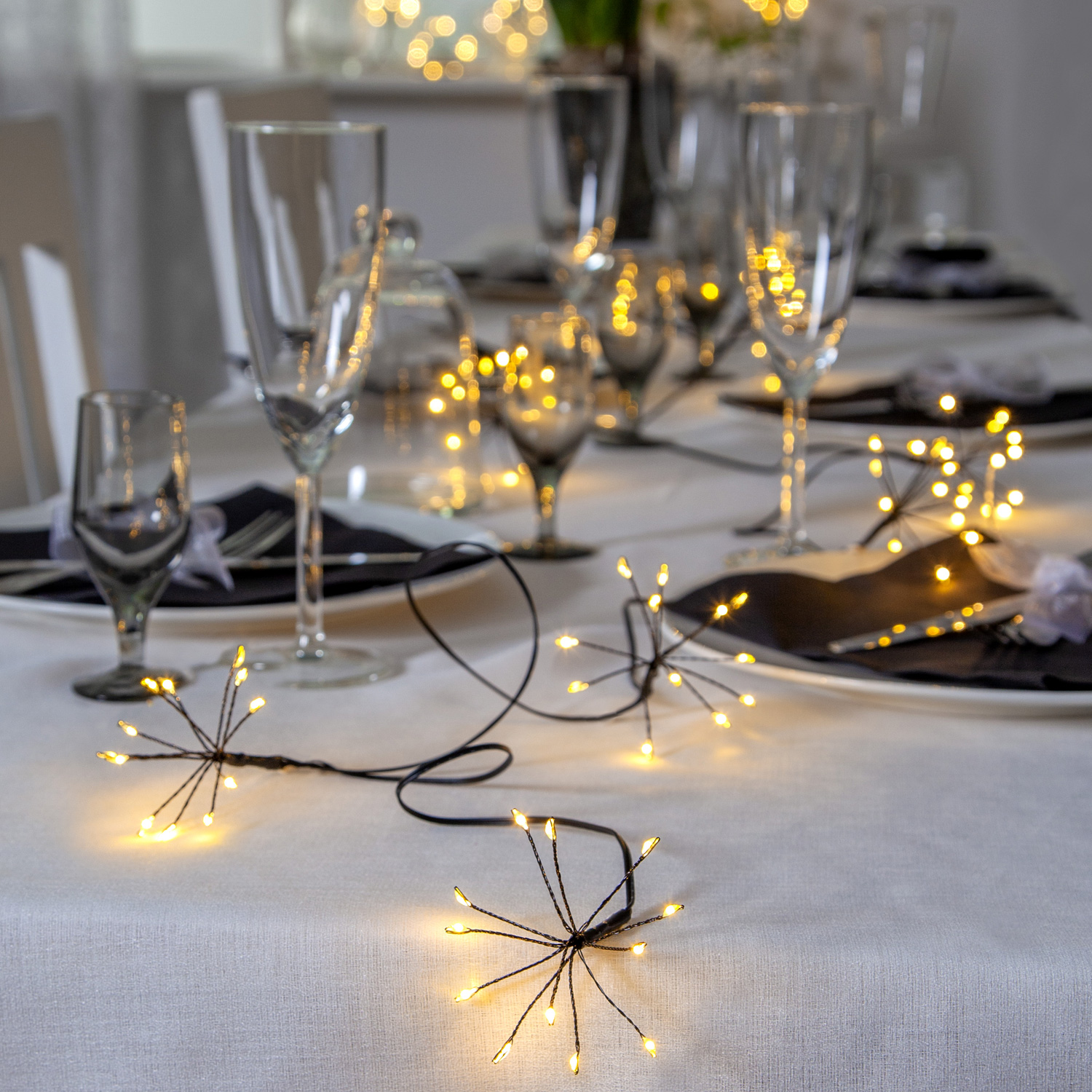 LED Lichterkette Dew Drop Flower - 96 LED Tautropfen - 8 Blüten - L:2,10m - Timer - Batterie - Außen LED Lichterkette Dew Drop Flower - 96 LED Tautropfen - 8 Blüten - L:2,10m - Timer - Batterie - Außen