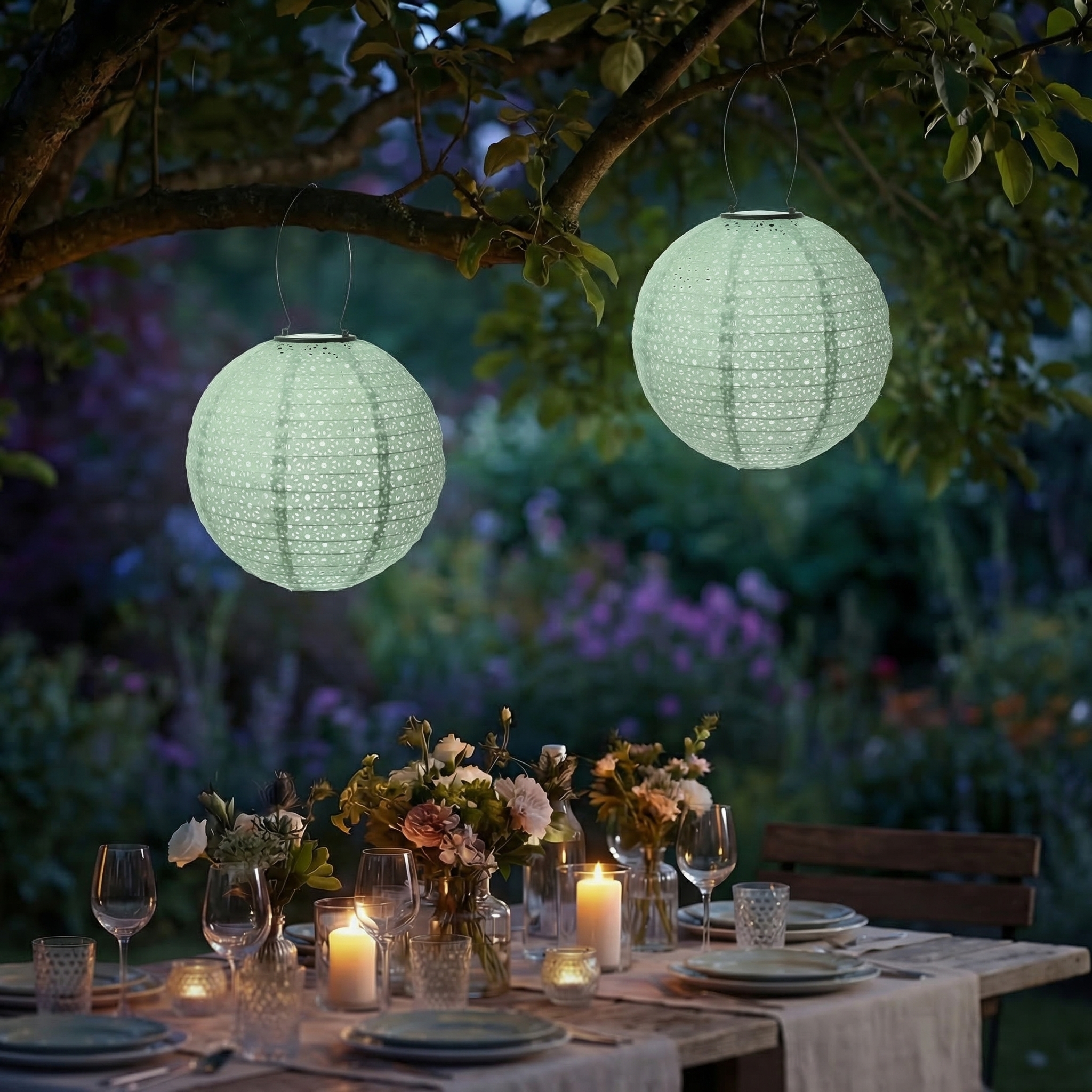 LED Solar Lampion - mit Blumenmuster - H: 25cm D: 25cm - Lichtsensor - salbeigrün - 2er Set