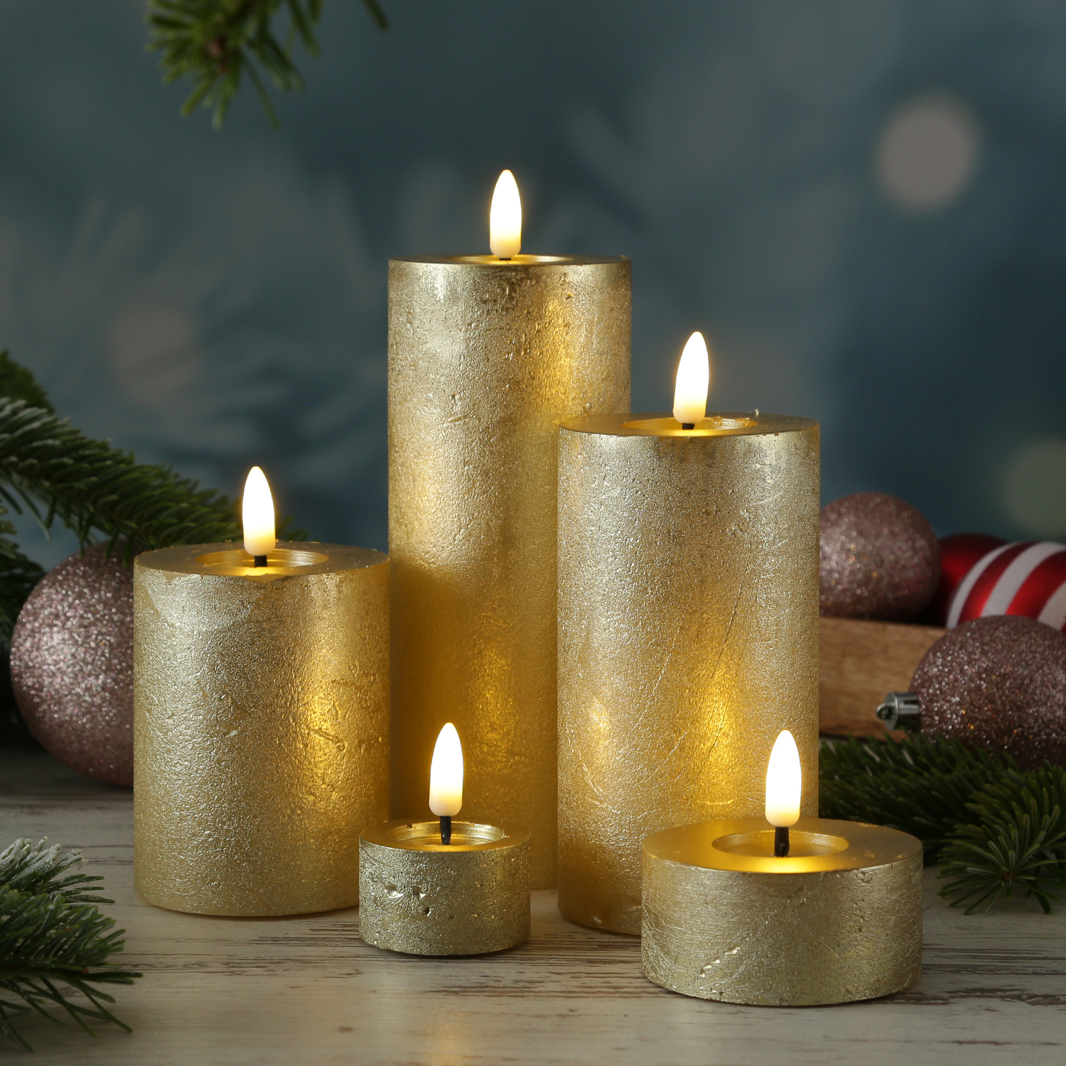 LED Kerze LINA - Rustik-Optik - Echtwachs - 3D Flamme - H: 19cm - D: 7cm - Timer - gold