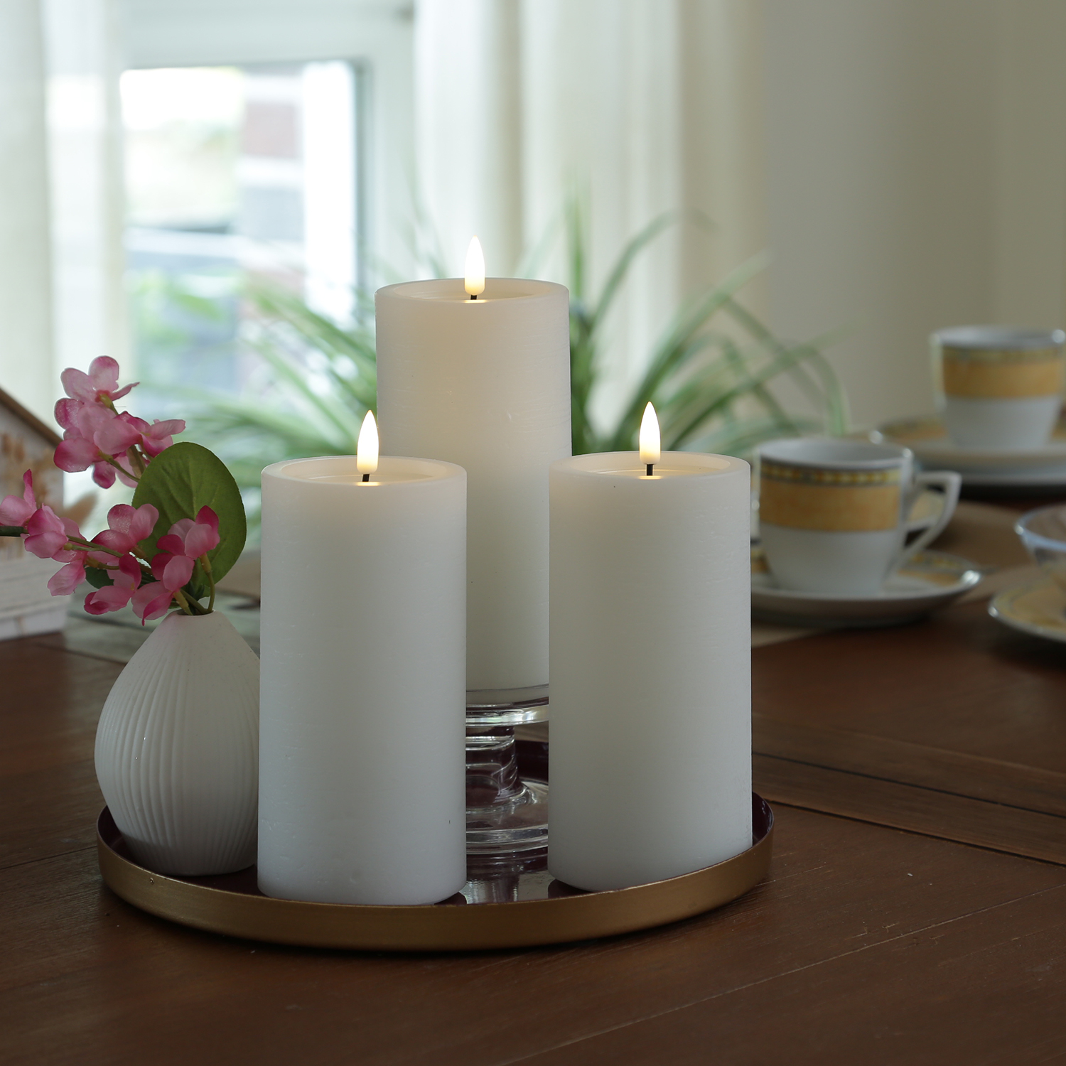 LED Kerze UNIQUE - Rustik-Optik - Echtwachs - H: 15cm - D: 7,5cm - bis zu 1500 Std. - weiß LED Kerze UNIQUE - Rustik-Optik - Echtwachs - H: 15cm - D: 7,5cm - bis zu 1500 Std. - weiß