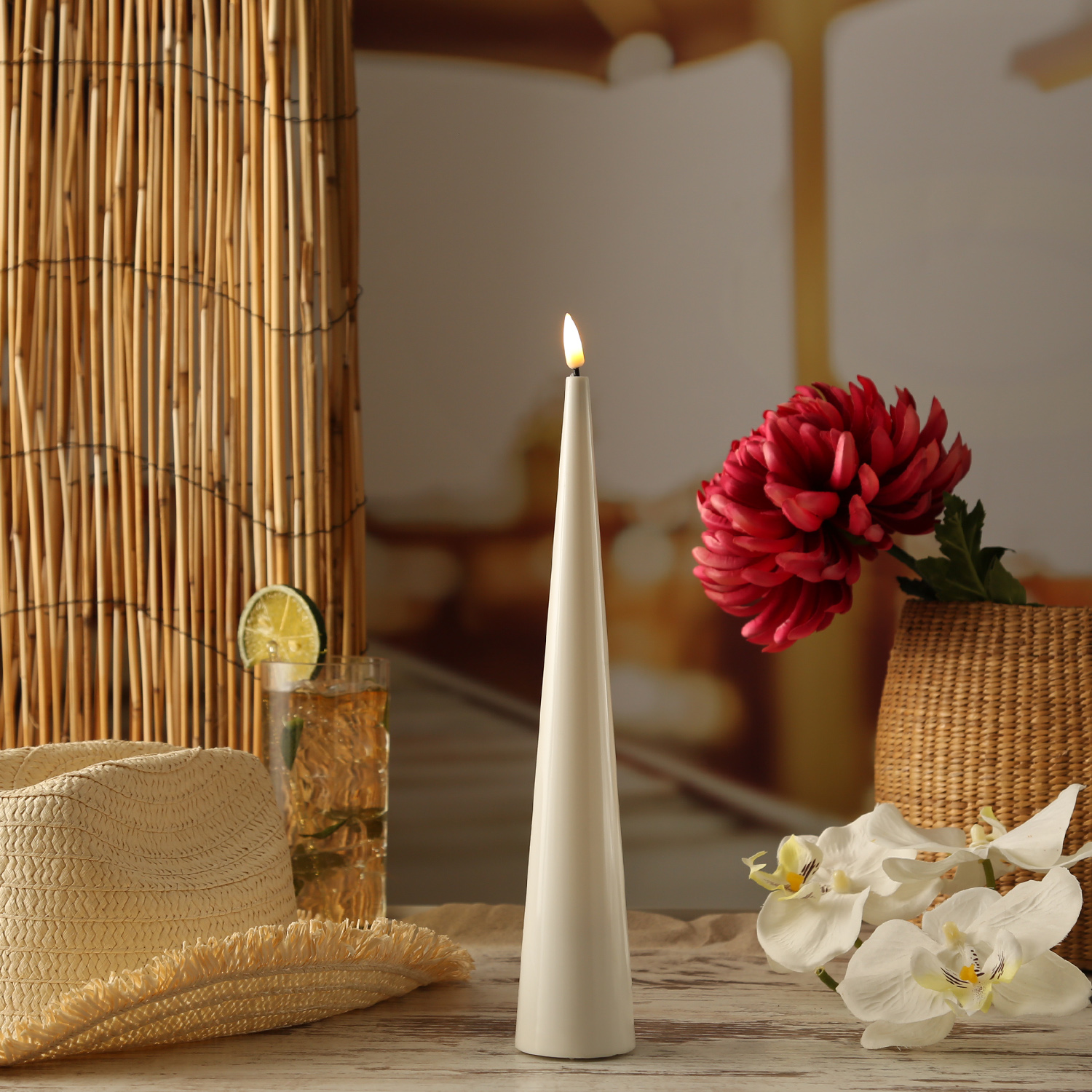 LED Kegelkerze LEA - Echtwachs - realistische 3D Flamme - H: 28cm - Batteriebetrieb - weiß LED Kegelkerze LEA - Echtwachs - realistische 3D Flamme - H: 28cm - Batteriebetrieb - weiß