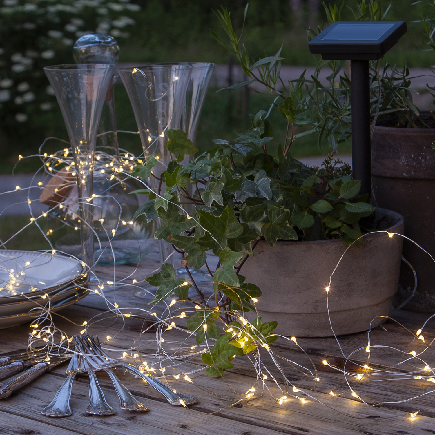 LED Solar Drahtlichterkette - 50 warmweiße LED - Blinkfunktion - L: 4,9m - Dämmerungssensor - silber