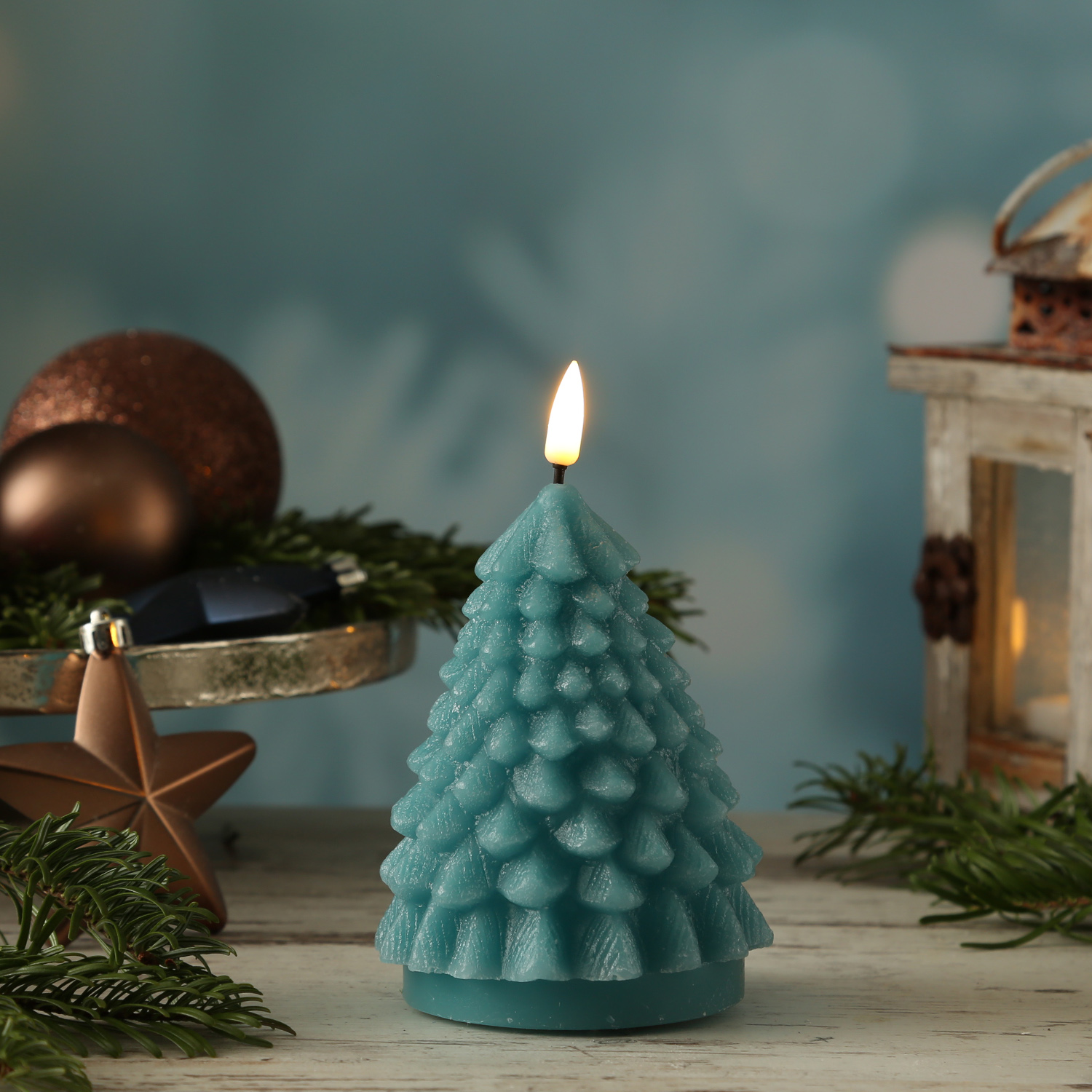 LED Kerze Tannenbaum - Echtwachs - flackernde 3D Flamme - H: 11cm - D: 8cm - dunkelgrün LED Kerze Tannenbaum - Echtwachs - flackernde 3D Flamme - H: 11cm - D: 8cm - dunkelgrün