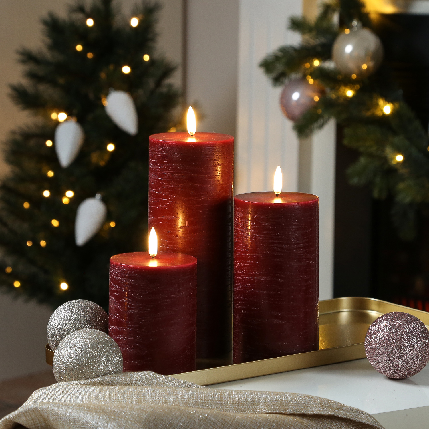 LED Kerze PIA - Rustik-Optik - Echtwachs - H: 20cm - D: 7,8cm - Timer - bis zu 1000 Std. - dunkelrot LED Kerze PIA - Rustik-Optik - Echtwachs - H: 20cm - D: 7,8cm - Timer - bis zu 1000 Std. - dunkelrot