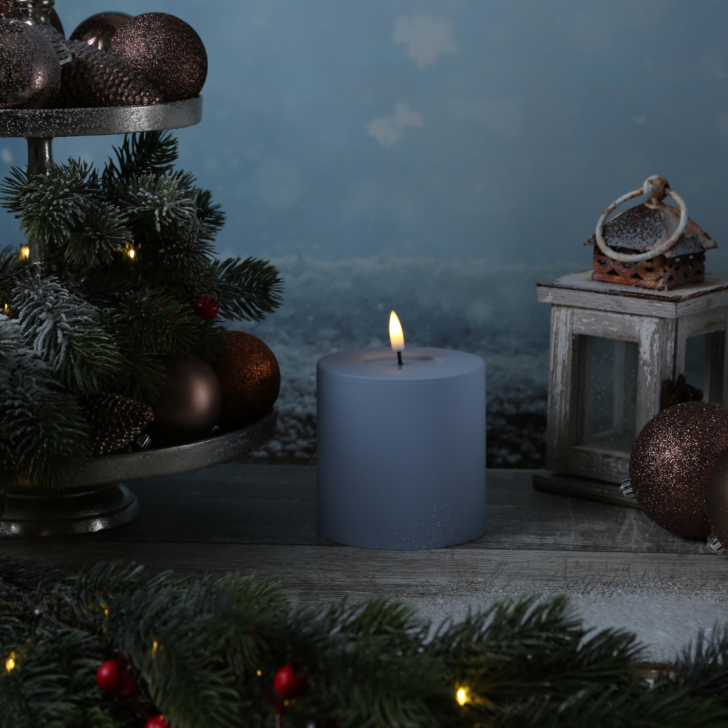 LED Stumpenkerze MIA - Kunststoff - realistische 3D Flamme - H: 10cm - f. Außen - pastellblau LED Stumpenkerze MIA - Kunststoff - realistische 3D Flamme - H: 10cm - f. Außen - pastellblau