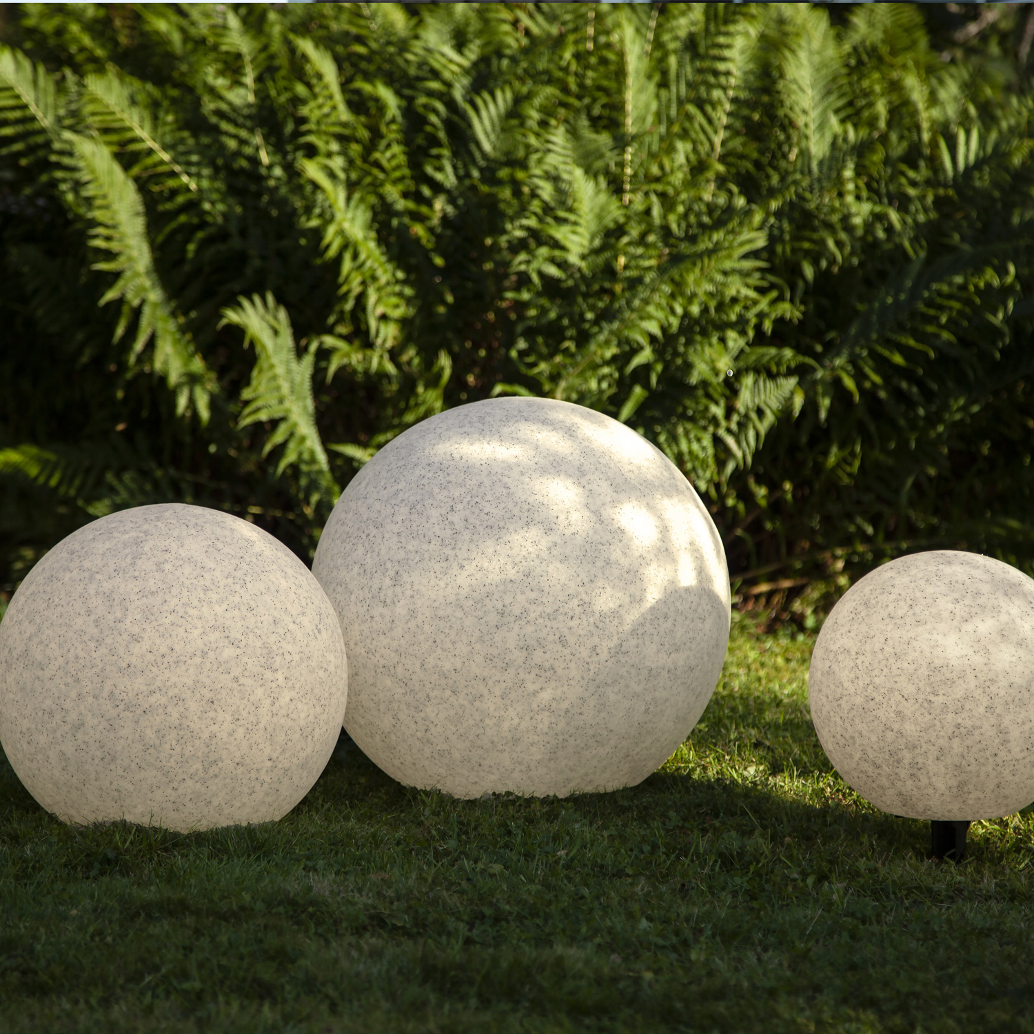 Gartenkugel STONE - Erdspieß - H: 48cm - D: 50cm - Fassung E27 - Kabel - Außen - grau