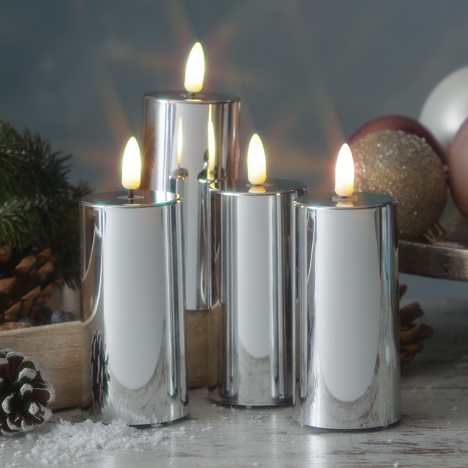 LED Kerzenset - Kunststoff - Timer - H: 12,5cm - D: 5cm - silber glänzend - 4er Set LED Kerzenset - Kunststoff - Timer - H: 12,5cm - D: 5cm - silber glänzend - 4er Set