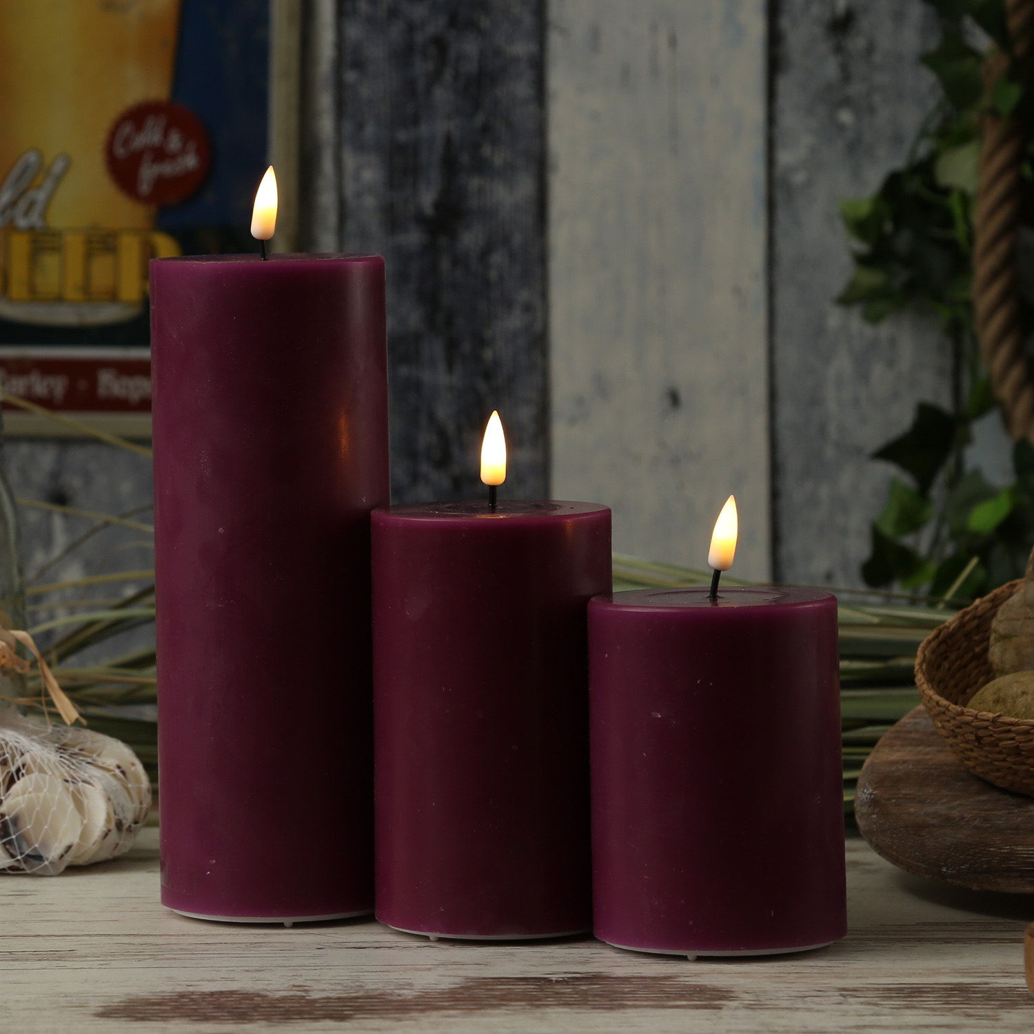 LED Stumpenkerze MIA - Echtwachs - realistische 3D Flamme - H: 20cm - D: 7,5cm - beere LED Stumpenkerze MIA - Echtwachs - realistische 3D Flamme - H: 20cm - D: 7,5cm - beere