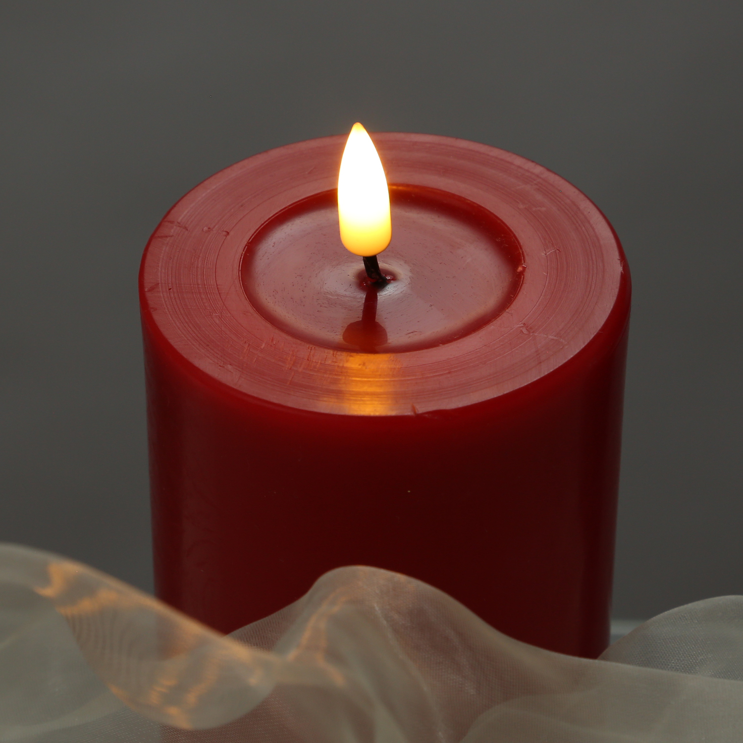 LED Stumpenkerze MIA - Echtwachs - realistische 3D Flamme - H: 15cm - D: 10cm - rot LED Stumpenkerze MIA - Echtwachs - realistische 3D Flamme - H: 15cm - D: 10cm - rot