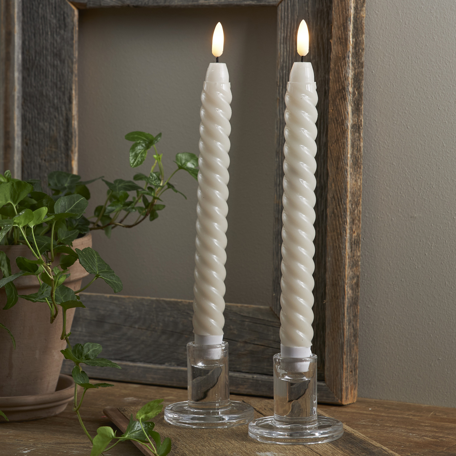 LED Stabkerzen SWIRL - Echtwachs - flackernde warmweiße LED - H: 25cm - Timer - beige - 2er Set LED Stabkerzen SWIRL - Echtwachs - flackernde warmweiße LED - H: 25cm - Timer - beige - 2er Set