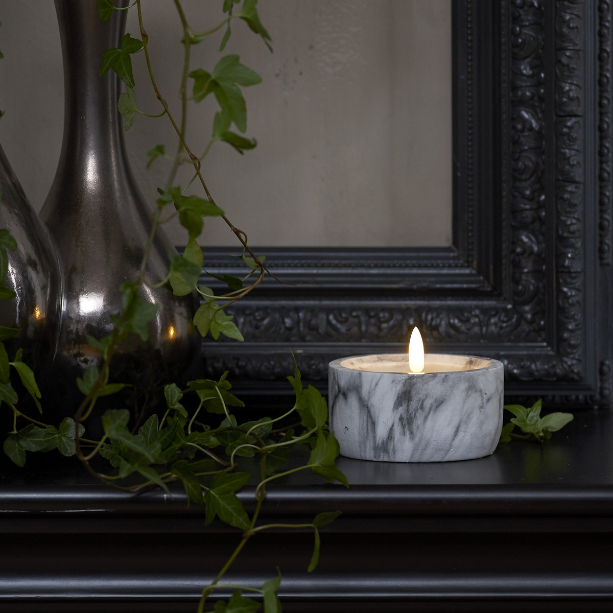 LED Kerze "Flamme" - Marmoroptik - Echtwachs - natürlich aussehende Flamme - Timer - H: 7,5cm D:10cm LED Kerze "Flamme" - Marmoroptik - Echtwachs - natürlich aussehende Flamme - Timer - H: 7,5cm D:10cm