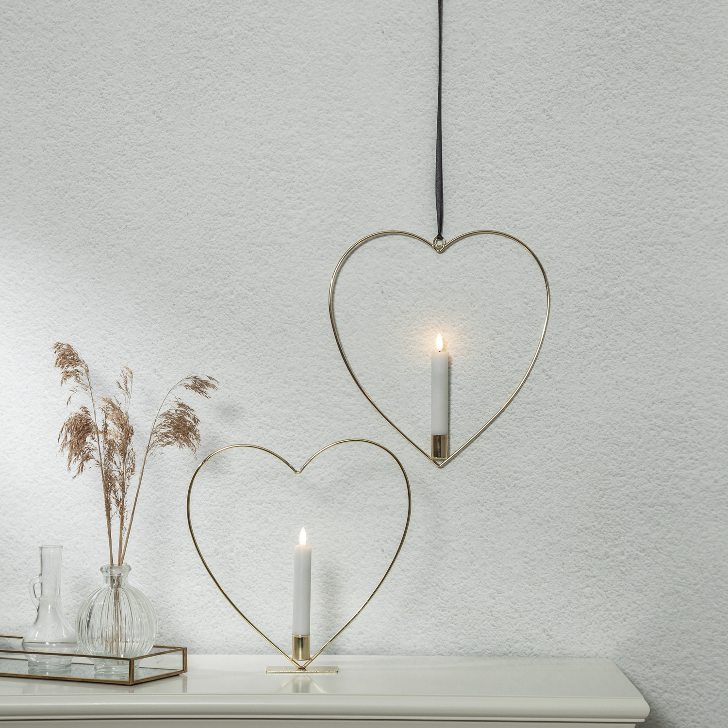 LED Stabkerzenhalter in Herzform inkl. Stabkerze - Metall - hängend - Batterie - Innen - gold LED Stabkerzenhalter in Herzform inkl. Stabkerze - Metall - hängend - Batterie - Innen - gold