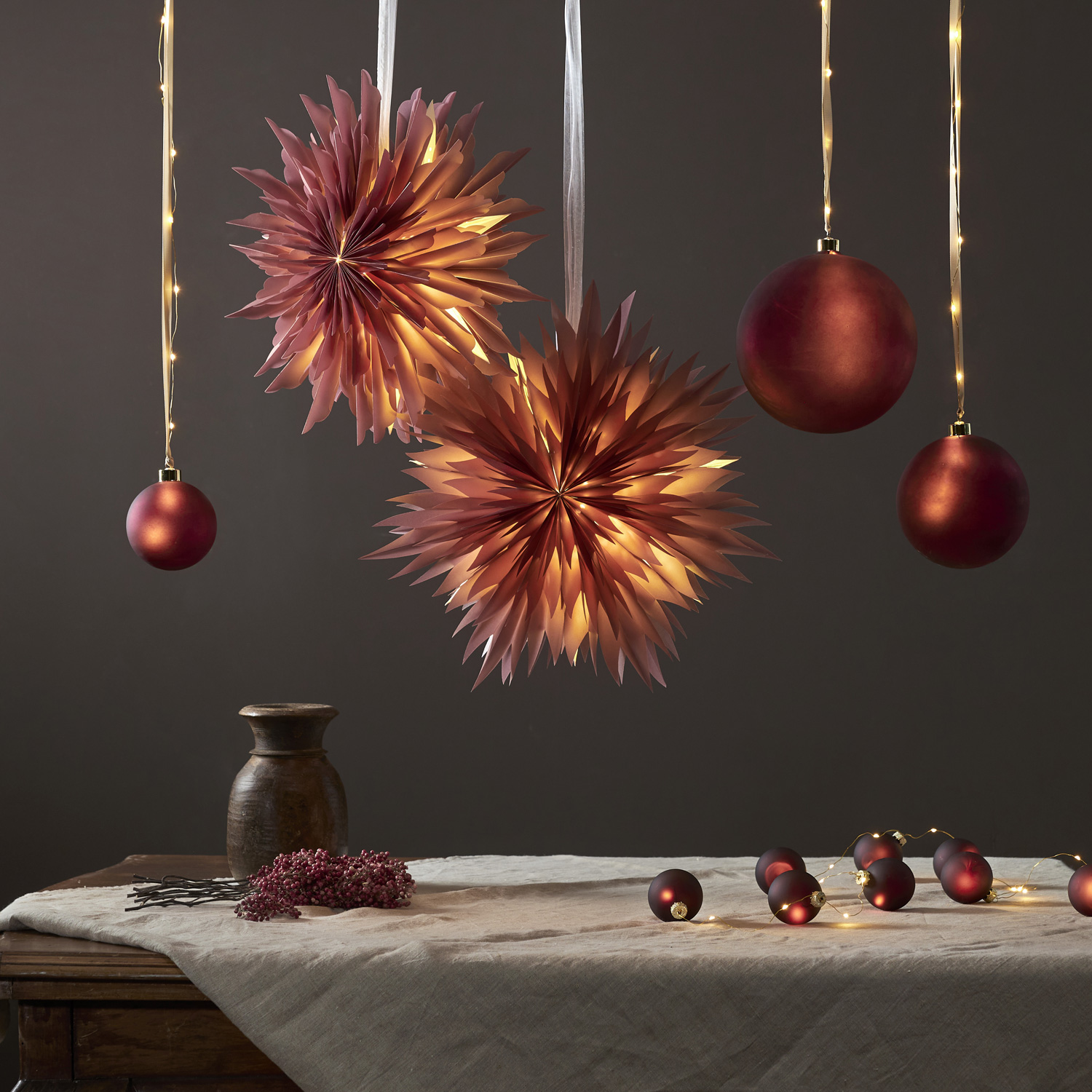 Papierstern EISBLUME - hängend - D: 45cm - mit Band - rot
