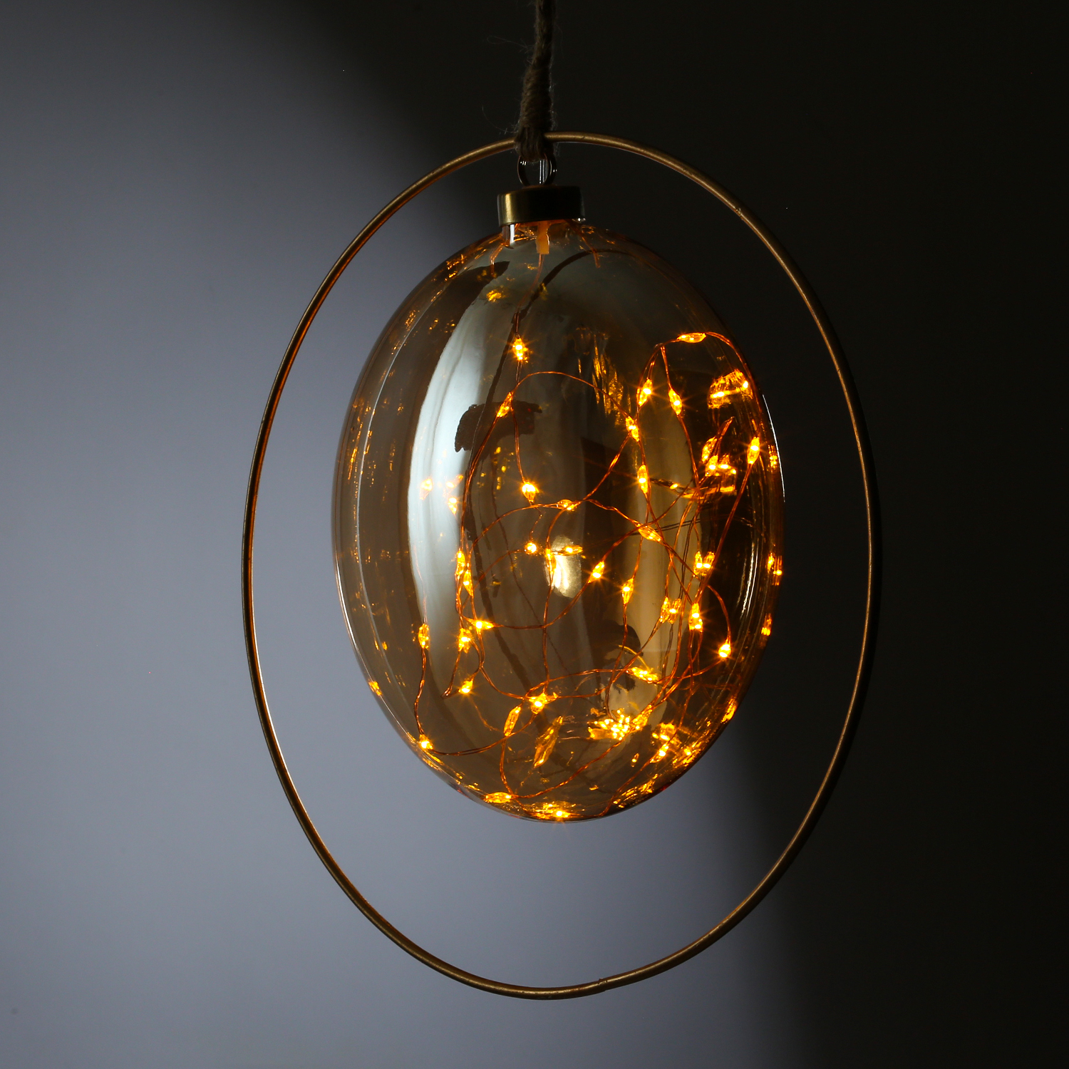 LED Glaskugel JUTTA - mit Juteseil und Ring - 40 bernsteinfarbene LED - D: 26cm - Timer - bernstein