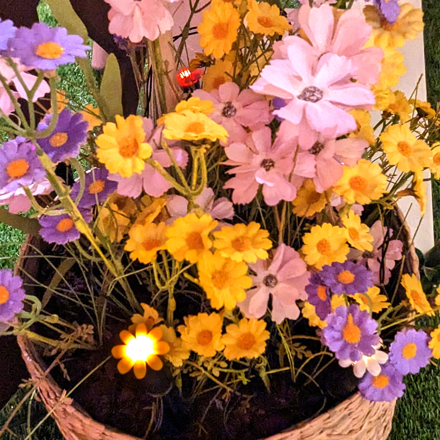 LED Solar Lichterkette Blumen - 5 Gartenstecker mit bunten Blümchen - L: 1,2m H: 17cm - Lichtsensor LED Solar Lichterkette Blumen - 5 Gartenstecker mit bunten Blümchen - L: 1,2m H: 17cm - Lichtsensor