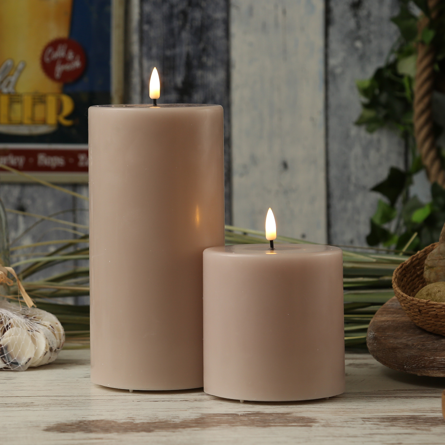 LED Stumpenkerze MIA - Echtwachs - realistische 3D Flamme - H: 10cm - D: 10cm - altrosa LED Stumpenkerze MIA - Echtwachs - realistische 3D Flamme - H: 10cm - D: 10cm - altrosa