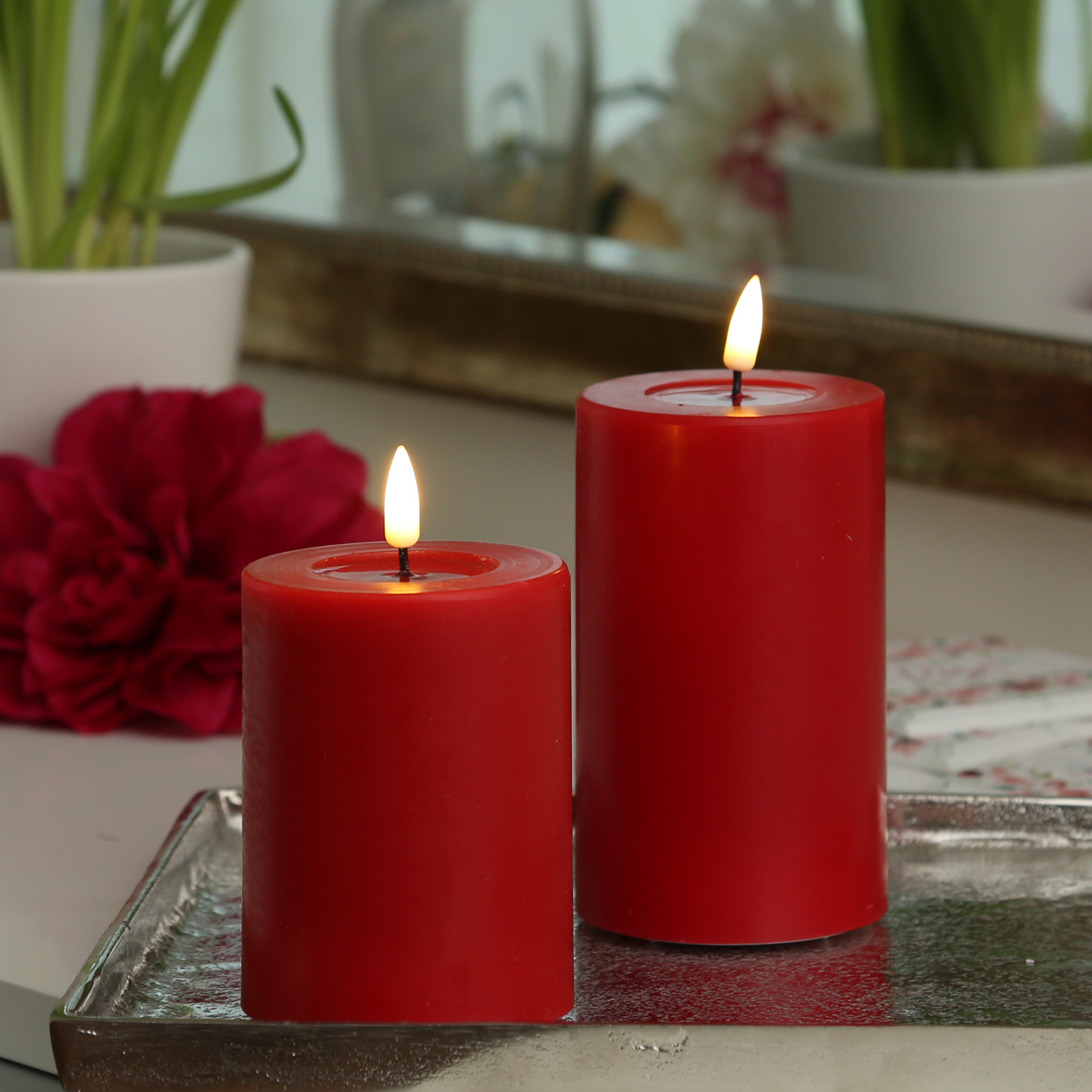 LED Stumpenkerze MIA - Echtwachs - realistische 3D Flamme - H: 12,5cm - D: 7,5cm - rot LED Stumpenkerze MIA - Echtwachs - realistische 3D Flamme - H: 12,5cm - D: 7,5cm - rot