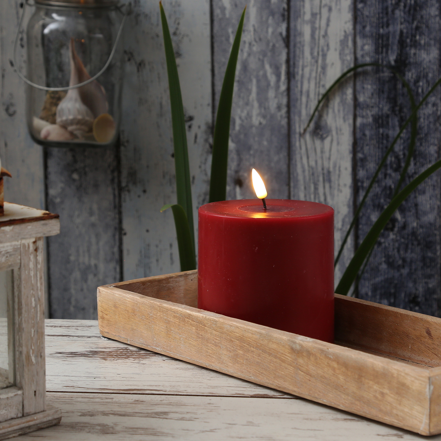 LED Stumpenkerze MIA - Echtwachs - realistische 3D Flamme - H: 10cm - D: 10cm - bordeauxrot LED Stumpenkerze MIA - Echtwachs - realistische 3D Flamme - H: 10cm - D: 10cm - bordeauxrot