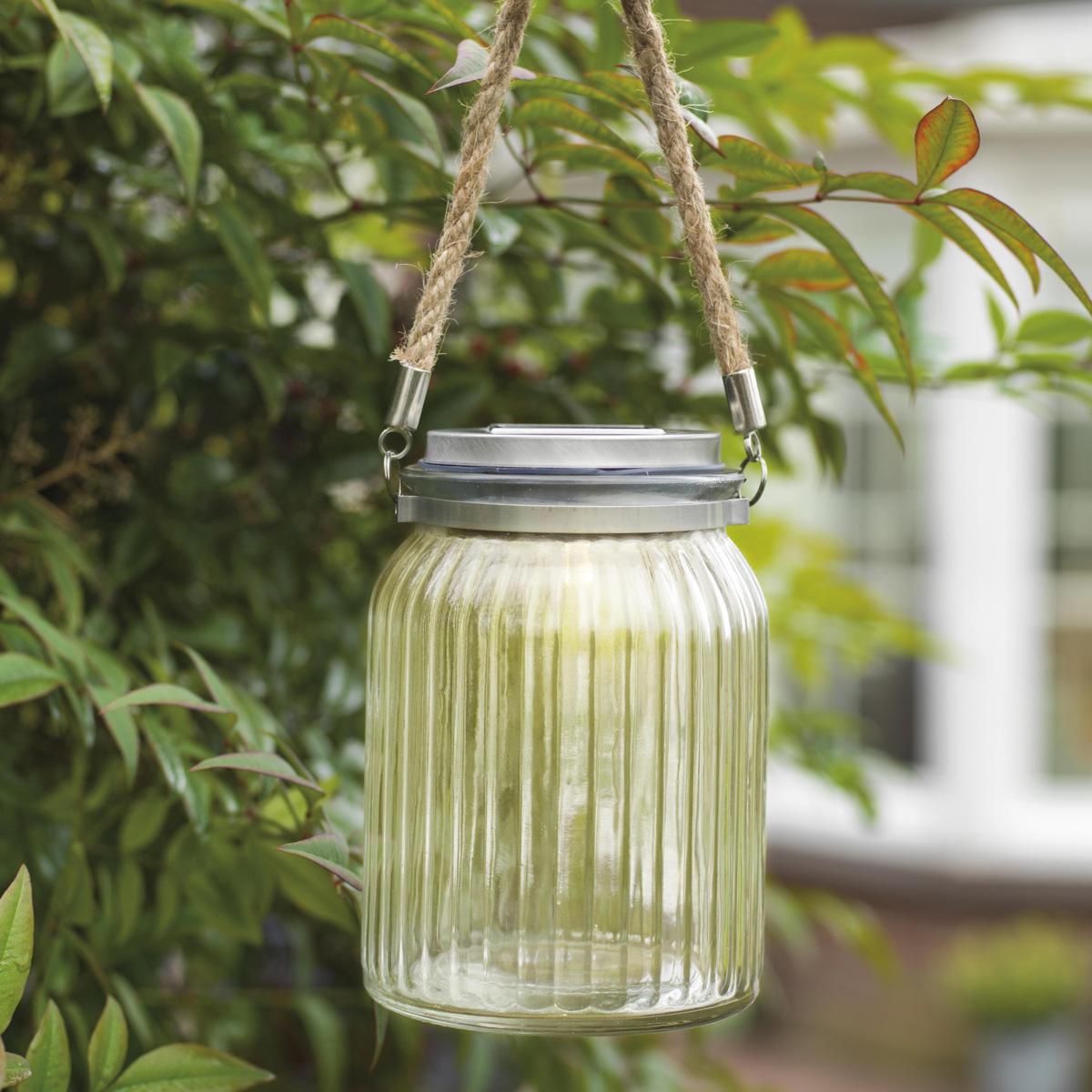 LED Solarglas JAMJAR - Geriffeltes Glas - warmweiße LED - Lichtsensor - H:15cm - Juteseil Aufhänger