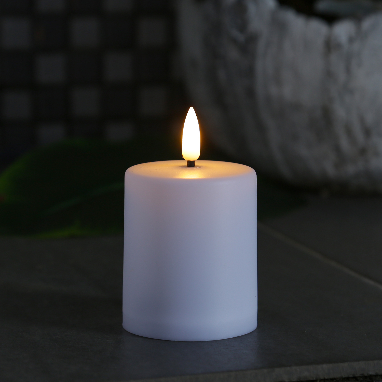 LED Mini Kerze/Grabkerze - H: 10cm/D: 6,1cm - Timer/Sensor - für Innen/Außen - bis 1200h - weiß LED Mini Kerze/Grabkerze - H: 10cm/D: 6,1cm - Timer/Sensor - für Innen/Außen - bis 1200h - weiß