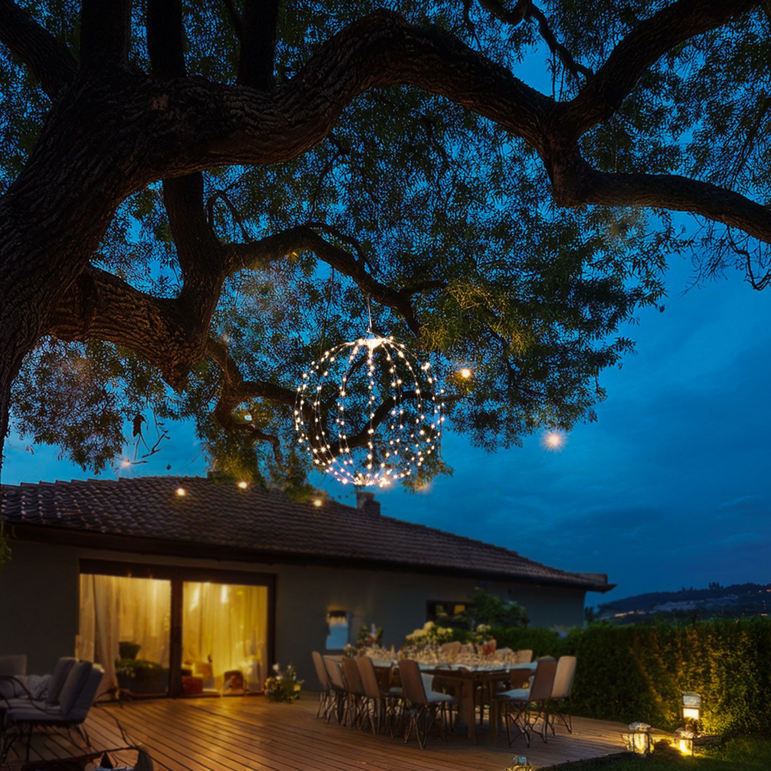 LED Drahtkugel - 3D Leuchtkugel - D: 28cm - 192 warmweiße LED - faltbar - 8 Modi/Timer - Innen/Außen