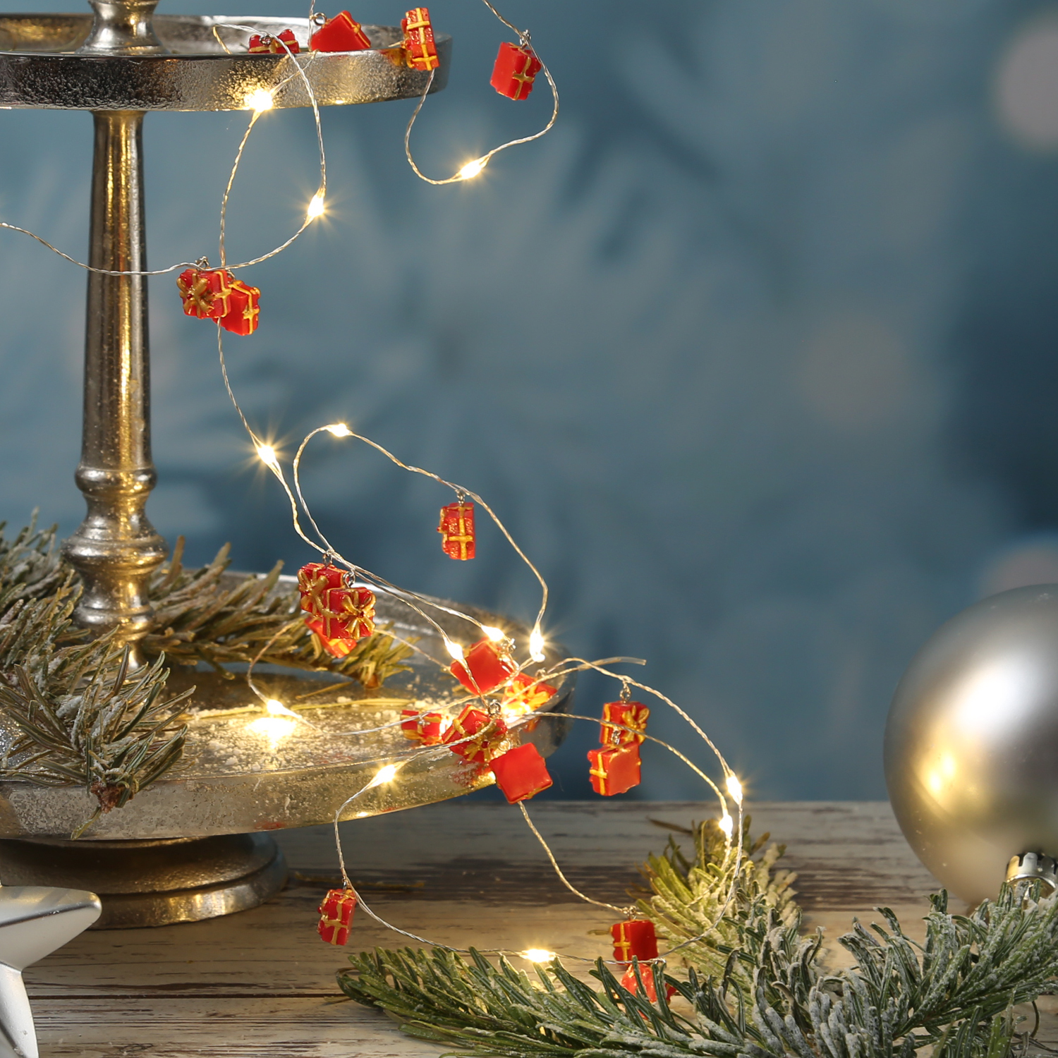 LED Drahtlichterkette GESCHENK - 20 warmweiße LED - L: 1,90m - Timer - Batterie - rot, gold LED Drahtlichterkette GESCHENK - 20 warmweiße LED - L: 1,90m - Timer - Batterie - rot, gold