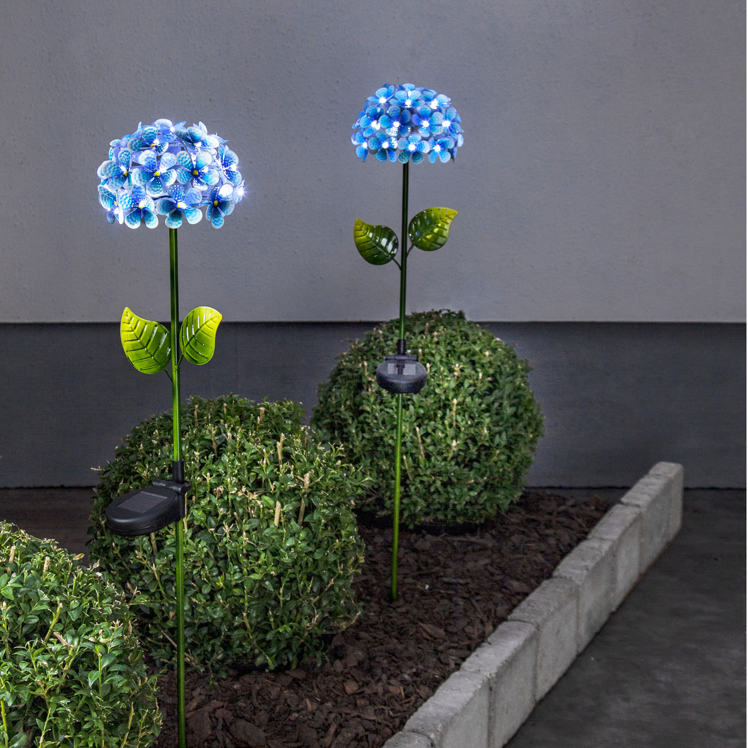 LED Solarstab -Hortensie- - blau - 27 kaltweisse LED - H- 77cm- D- 16cm - Daemmerungssensor LED Solarstab -Hortensie- - blau - 27 kaltweisse LED - H- 77cm- D- 16cm - Daemmerungssensor