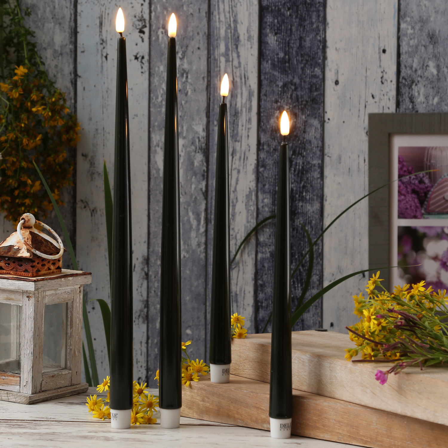 LED Stabkerzen ELLA - Echtwachs - realistische 3D Flamme - H: 28cm - dunkelgrün - 2 Stück LED Stabkerzen ELLA - Echtwachs - realistische 3D Flamme - H: 28cm - dunkelgrün - 2 Stück