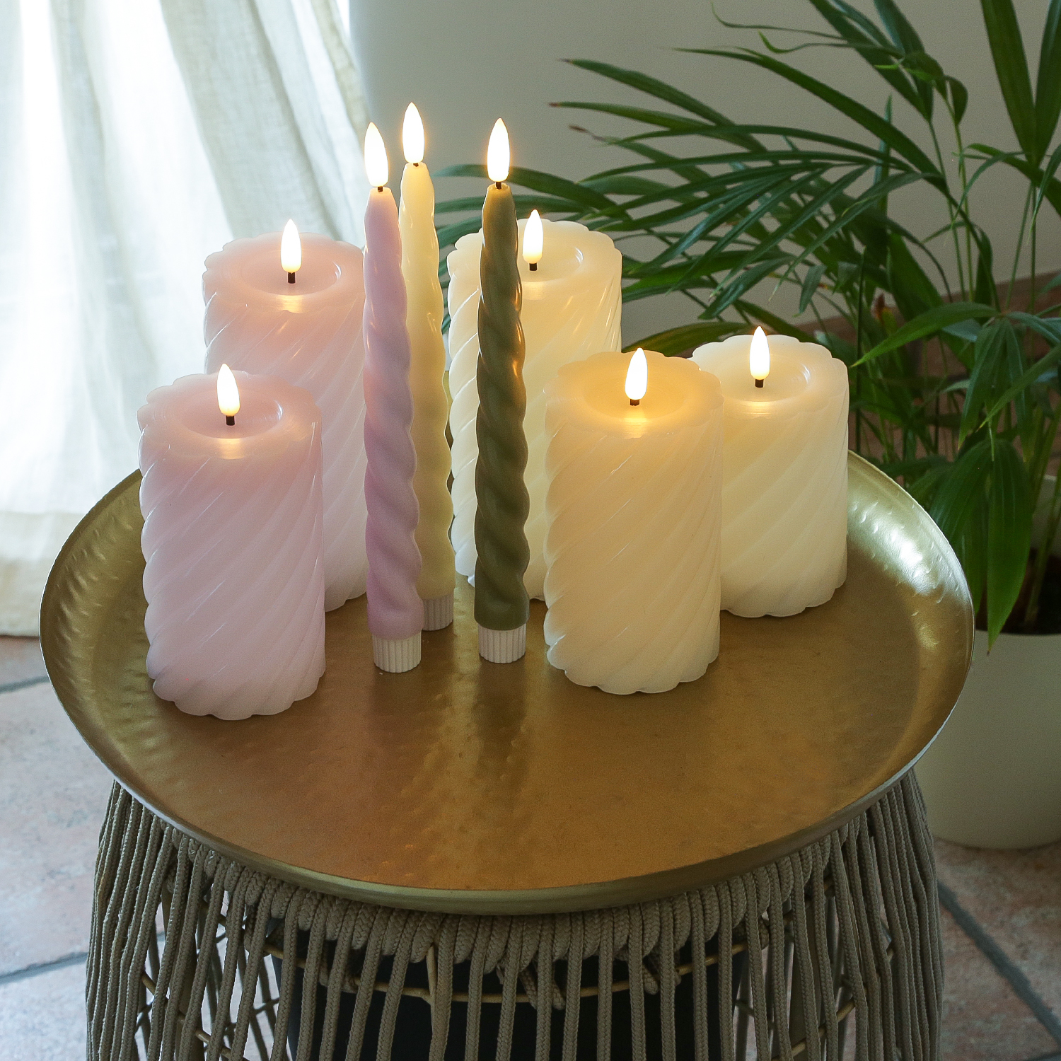 Dekotablett - Dekoteller - gehämmert - zum Stellen oder Aufhängen - mit Magnetten - L: 38,5cm - gold Dekotablett - Dekoteller - gehämmert - zum Stellen oder Aufhängen - mit Magnetten - L: 38,5cm - gold