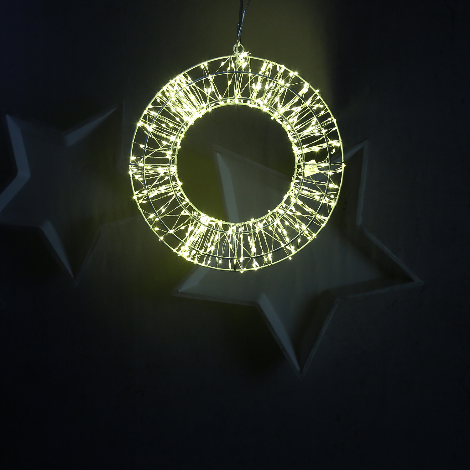 LED Kranz mit Drahtlichterkette - Lichterkranz mit 400 warmweißen LED - D: 28cm - Timer - Außen LED Kranz mit Drahtlichterkette - Lichterkranz mit 400 warmweißen LED - D: 28cm - Timer - Außen