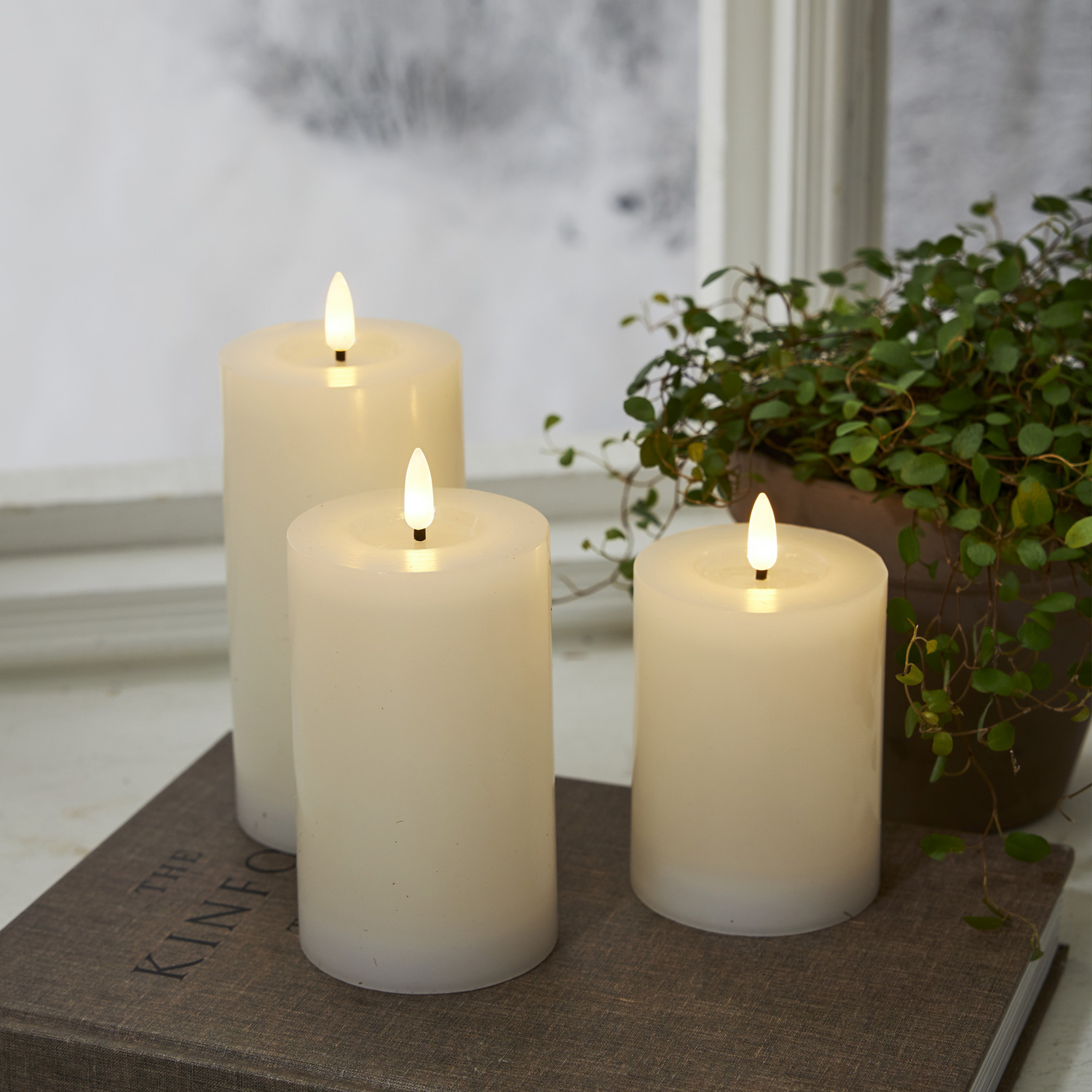 LED Kerzenset LINA - Echtwachs - realistische 3D Flamme - 3 Größen - Timer - weiß - 3er Set