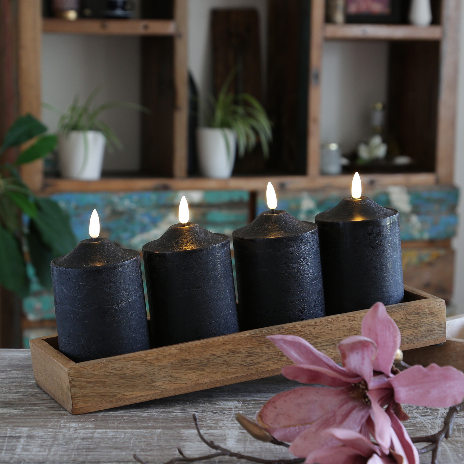 LED Kerzenset - Rustik-Optik - Echtwachs - 3D Flamme - H: 15cm - Timer - schwarz - 4er Set LED Kerzenset - Rustik-Optik - Echtwachs - 3D Flamme - H: 15cm - Timer - schwarz - 4er Set