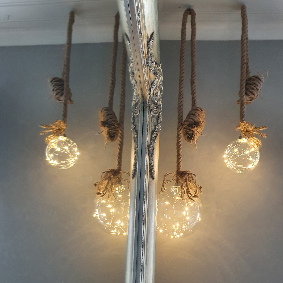 LED Glaskugel "Jutta" - mit Juteseil - 15 warmweiße LED am Draht - L: 140cm - D: 10cm - klar